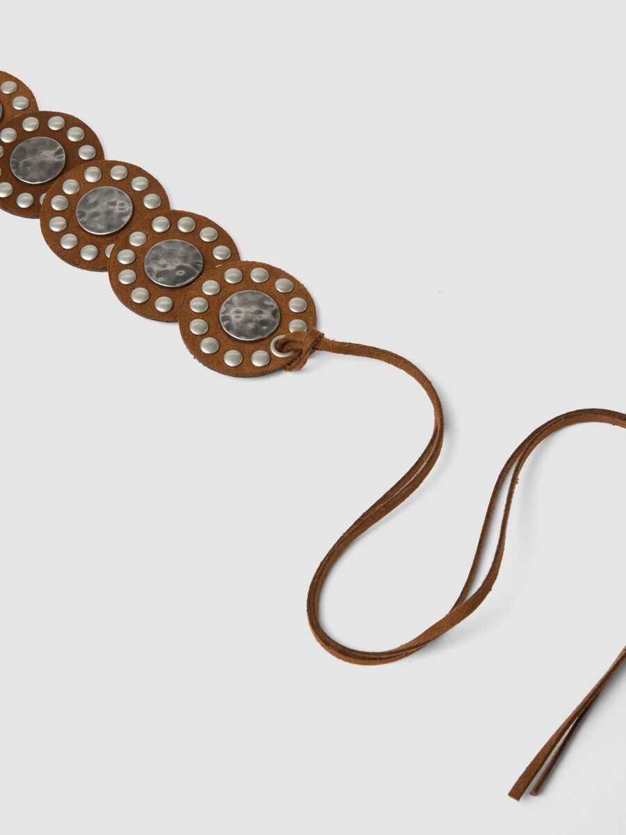Cintura marrone con dischi decorativi e lacci_1