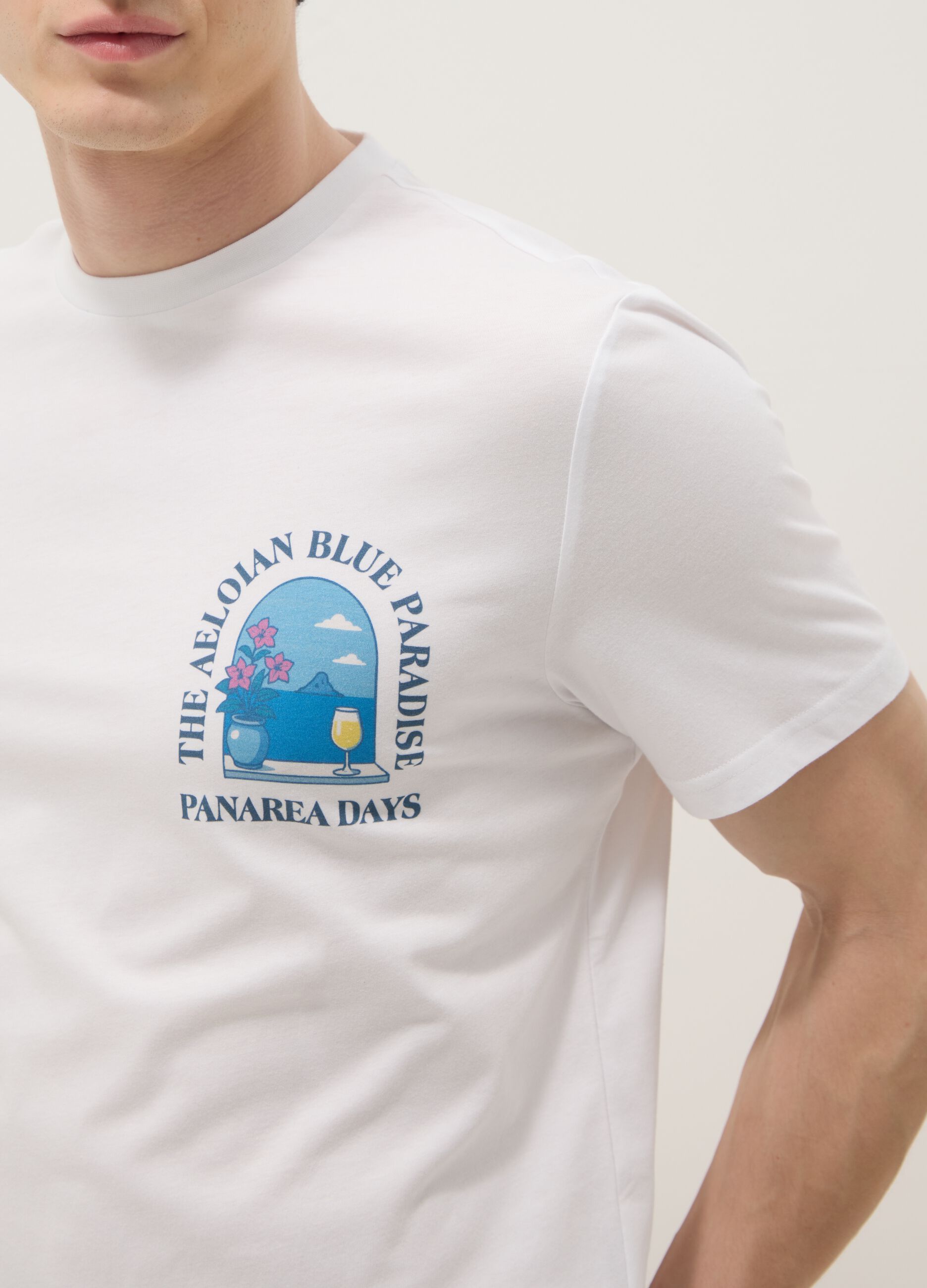 Wei&szlig;es Regular-Fit T-Shirt aus reiner Baumwolle mit kurzen &Auml;rmeln