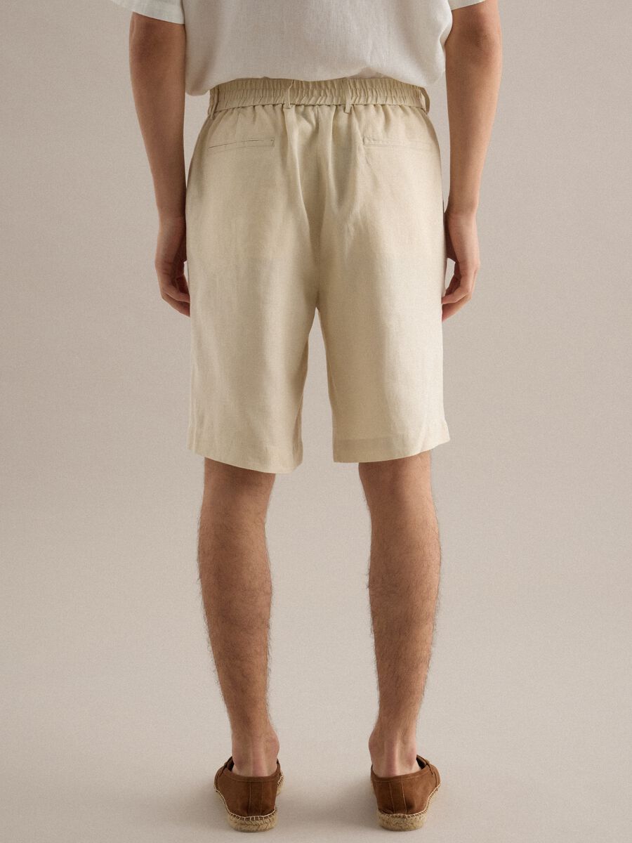 Wei&szlig;e Bermuda-Shorts aus reiner Leinen Regular Fit_2