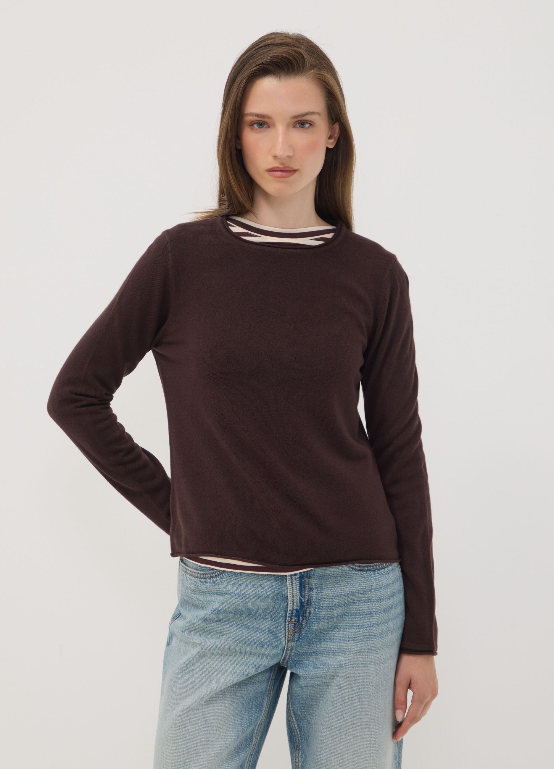 Dark brown fitted crew-neck long-sleeve top