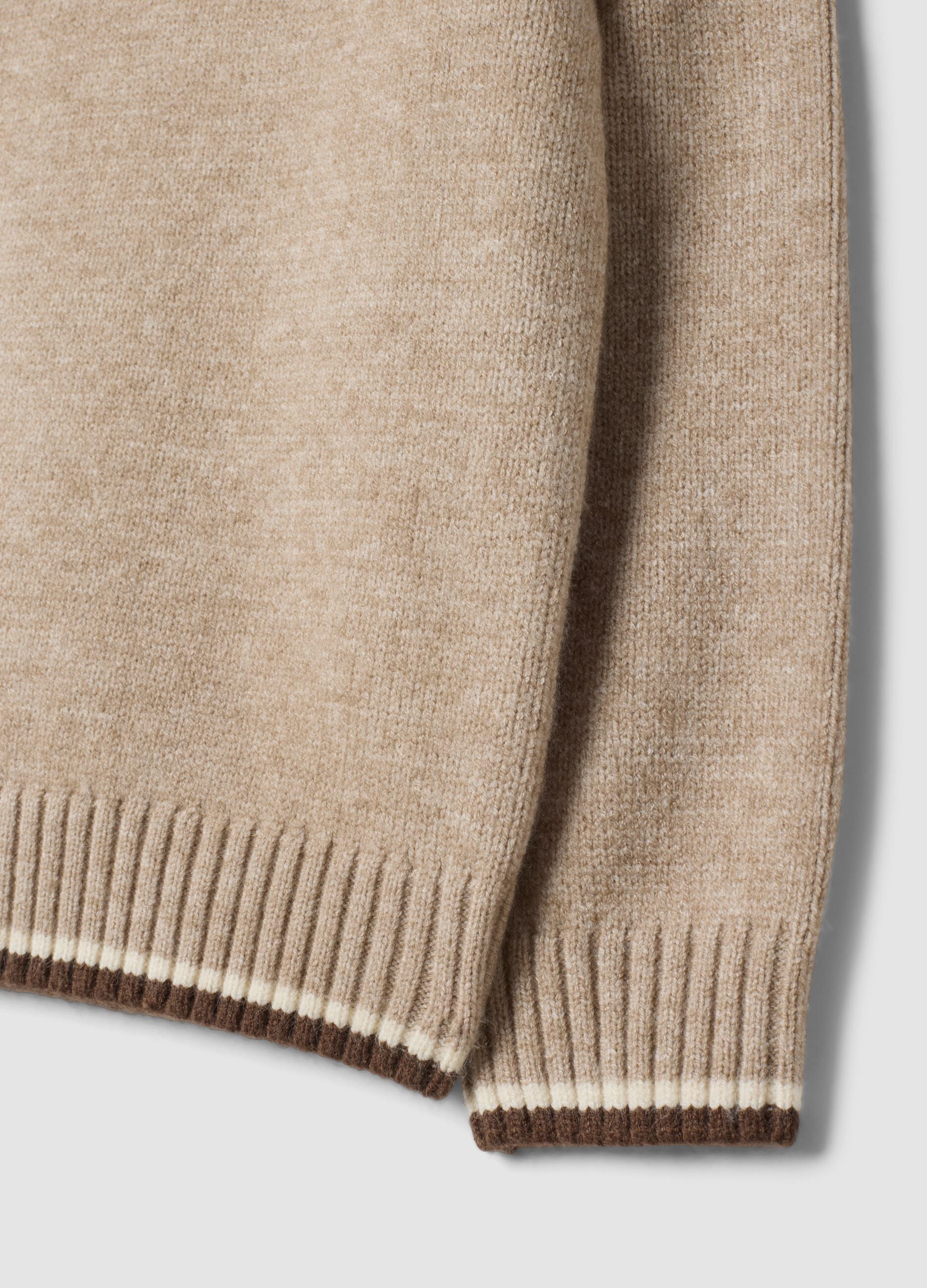 Beiger Regular-Fit-Pullover mit Polokragen und Rippb&uuml;ndchen