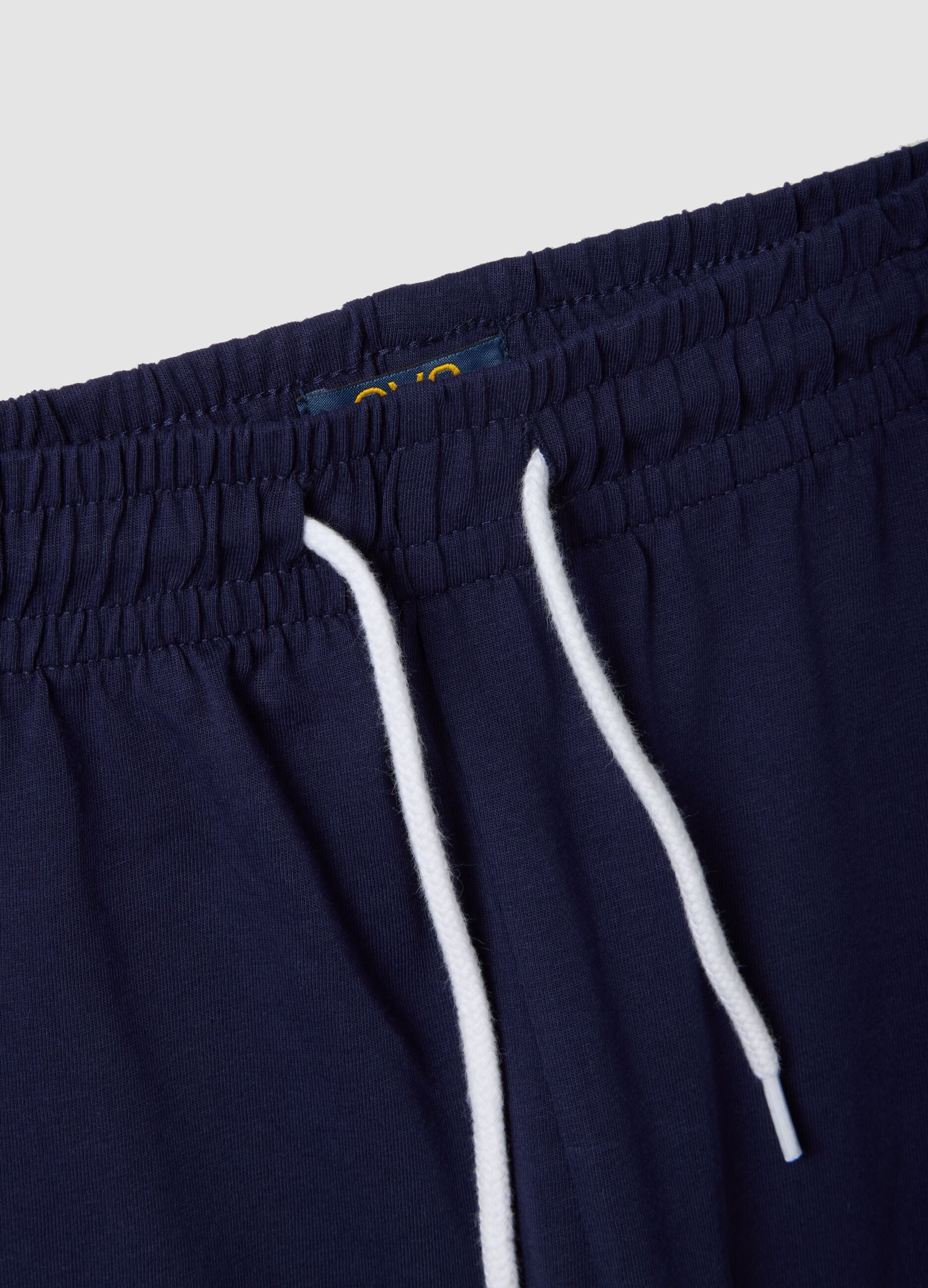 Weiss-blaues Set aus reiner Baumwolle mit T-Shirt und Shorts