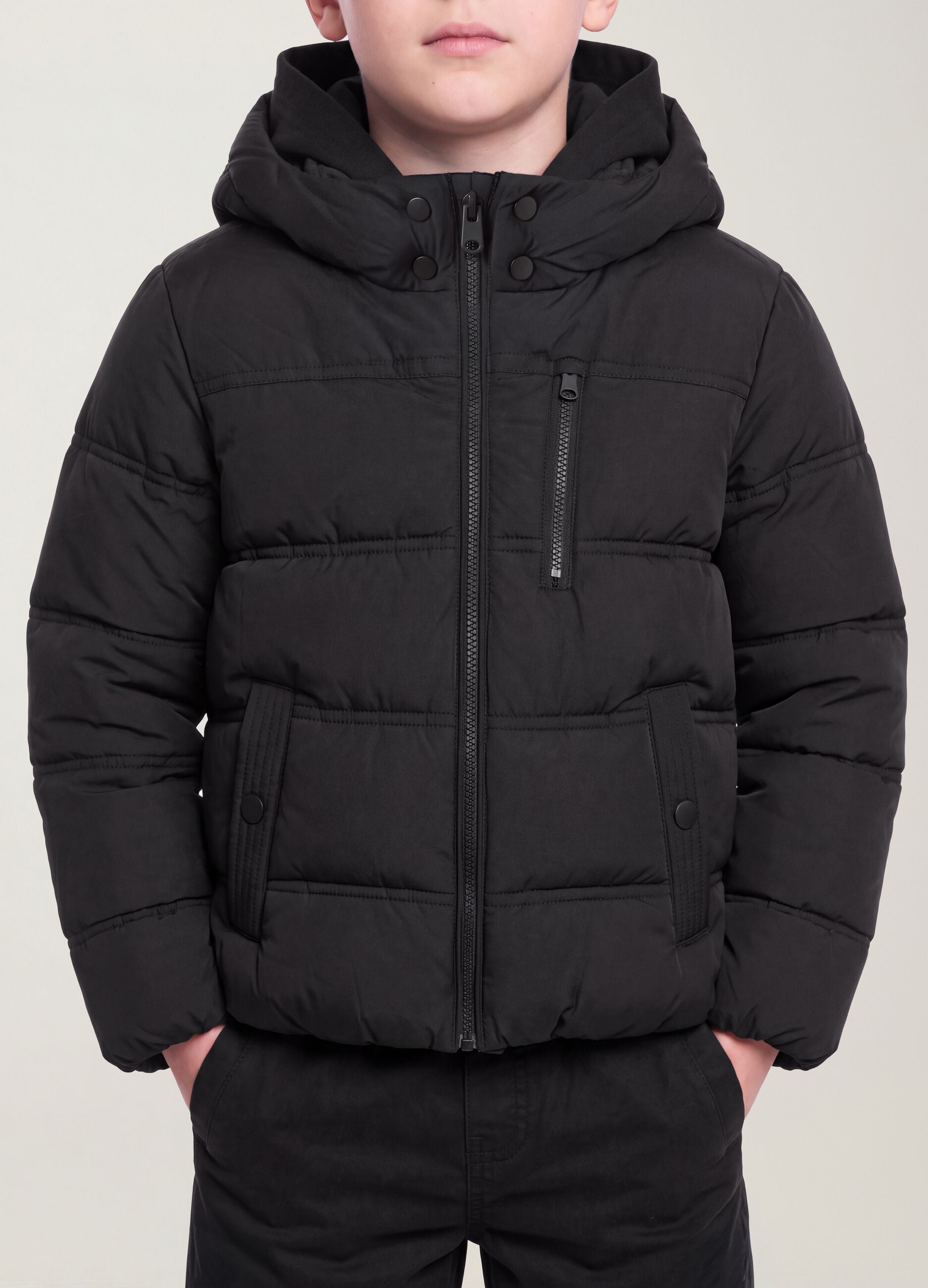 Schwarze Steppjacke aus Stretchmaterial
