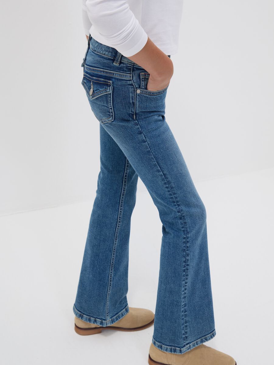 Girls&rsquo; blue flared stretch-cotton jeans_1