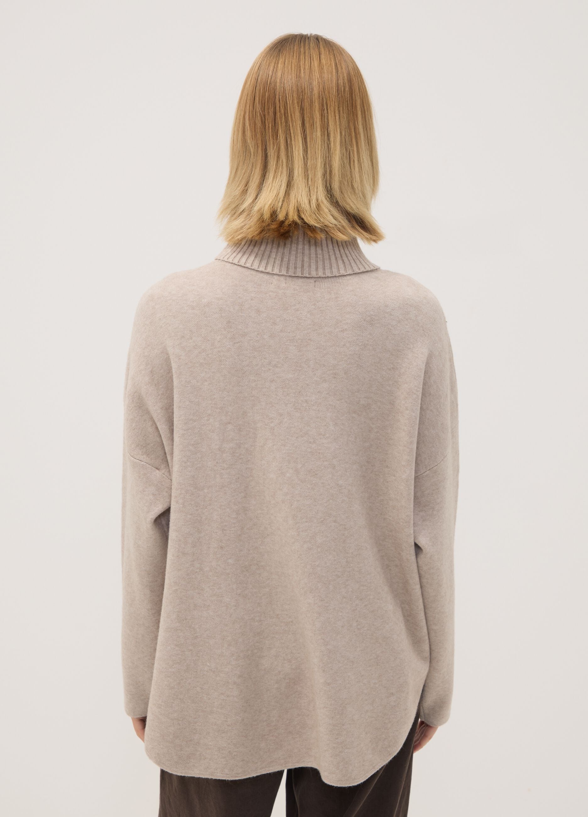 Camel viscose-blend jumper with ribbed high neck, regular fit