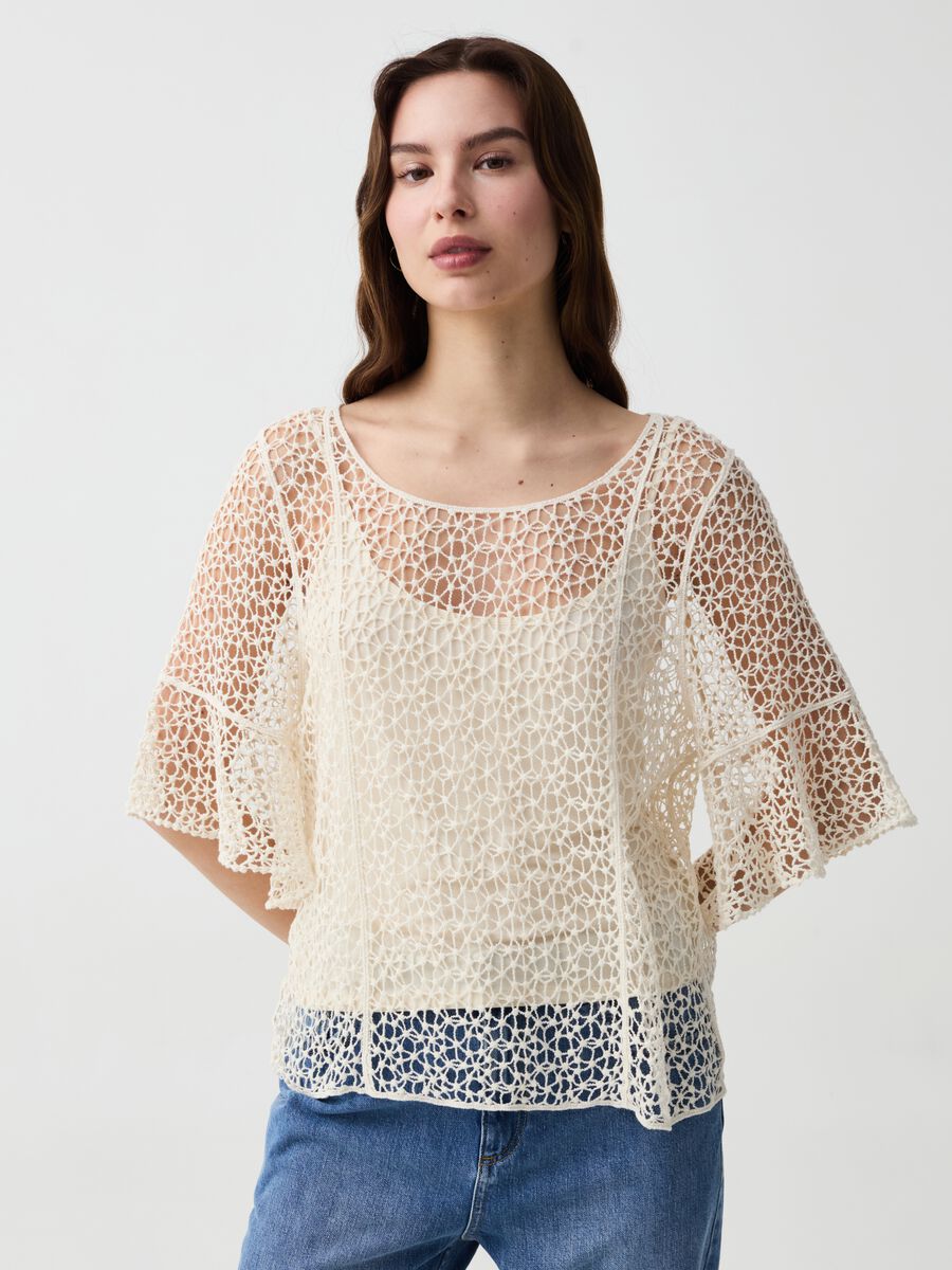 Crochet top with elbow-length sleeves_0