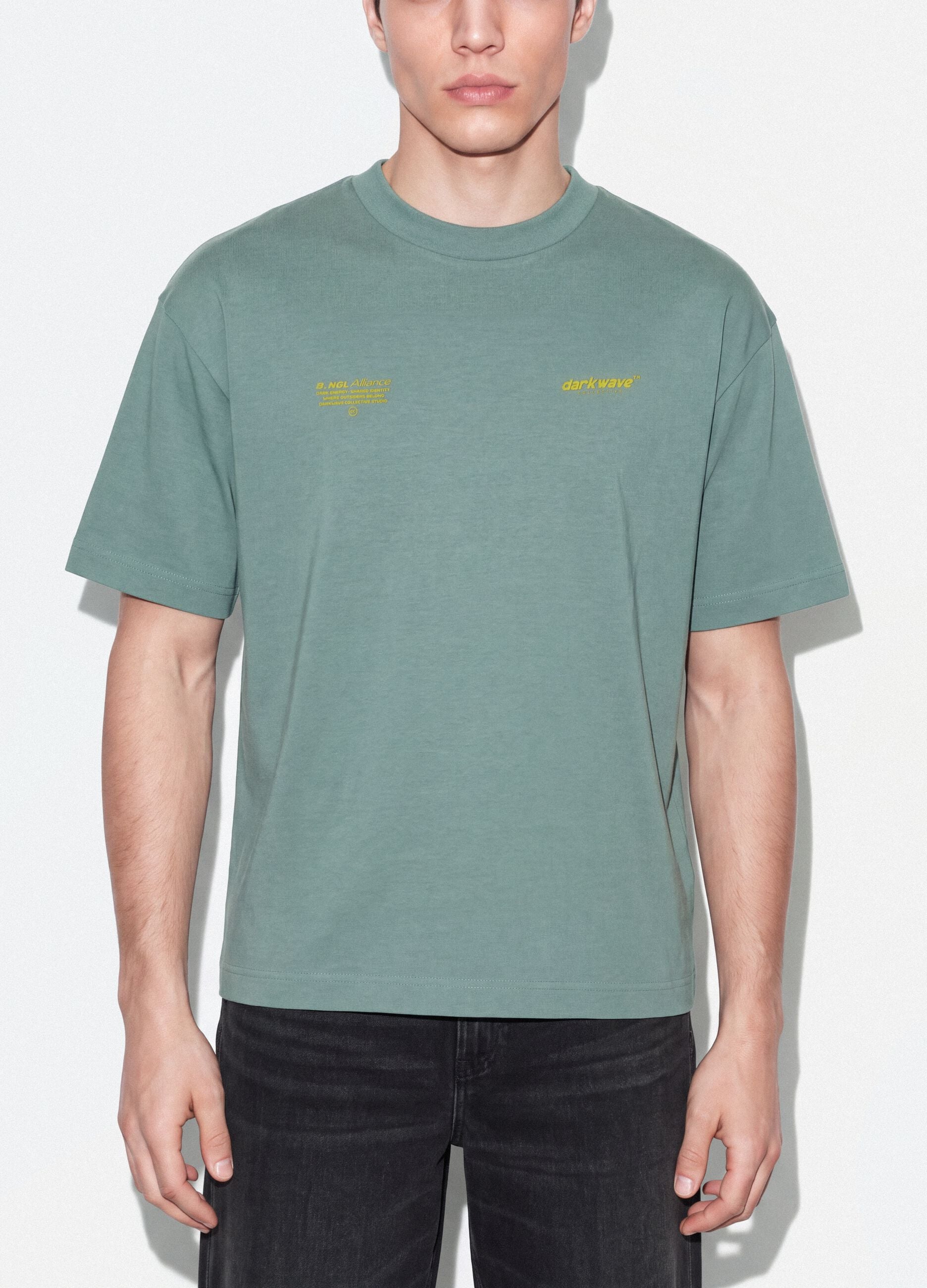 Braunes, kurzes Boxy-Fit T-Shirt aus reiner Baumwolle mit Print
