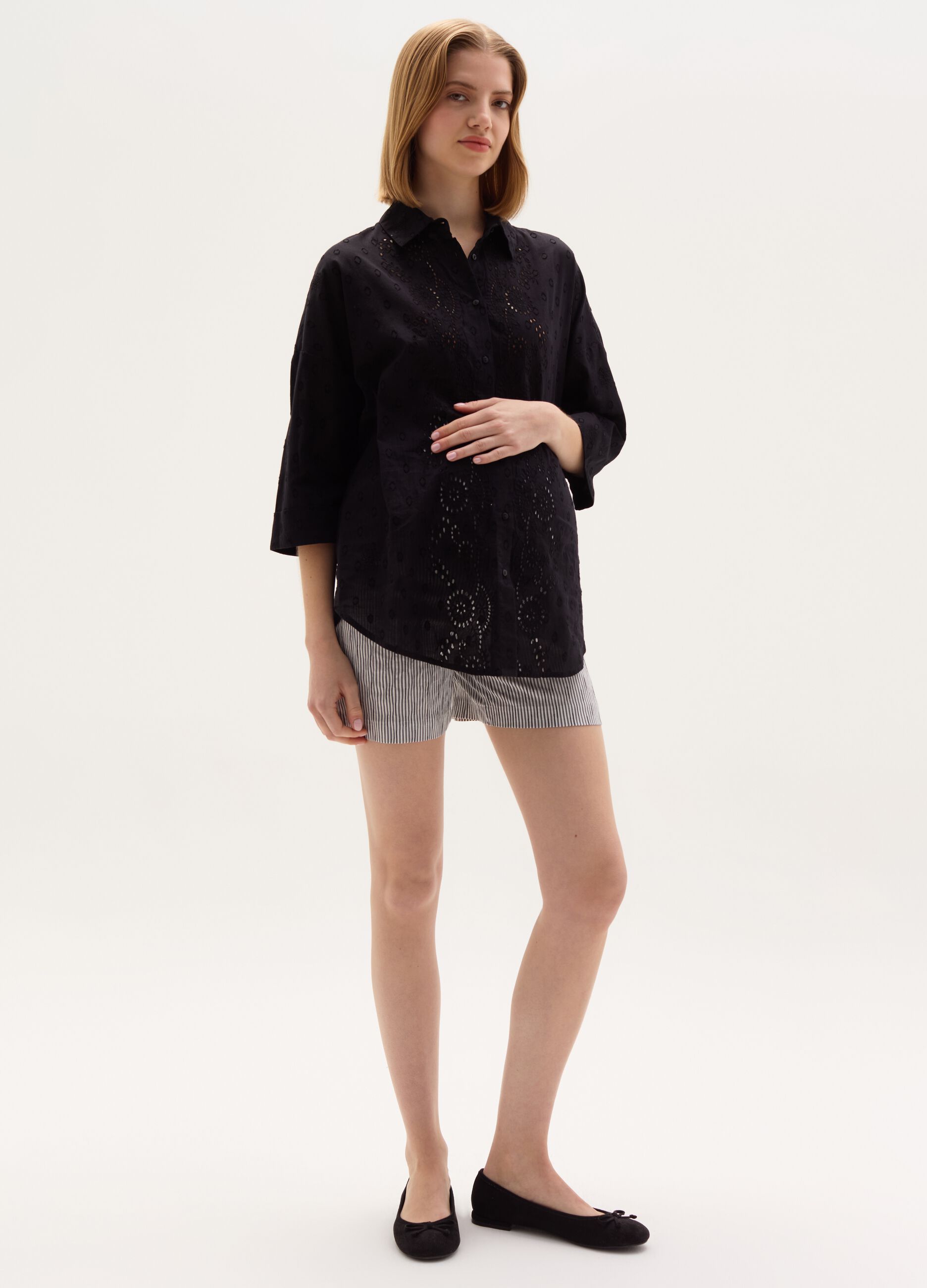 Maternity shirt in broderie anglaise