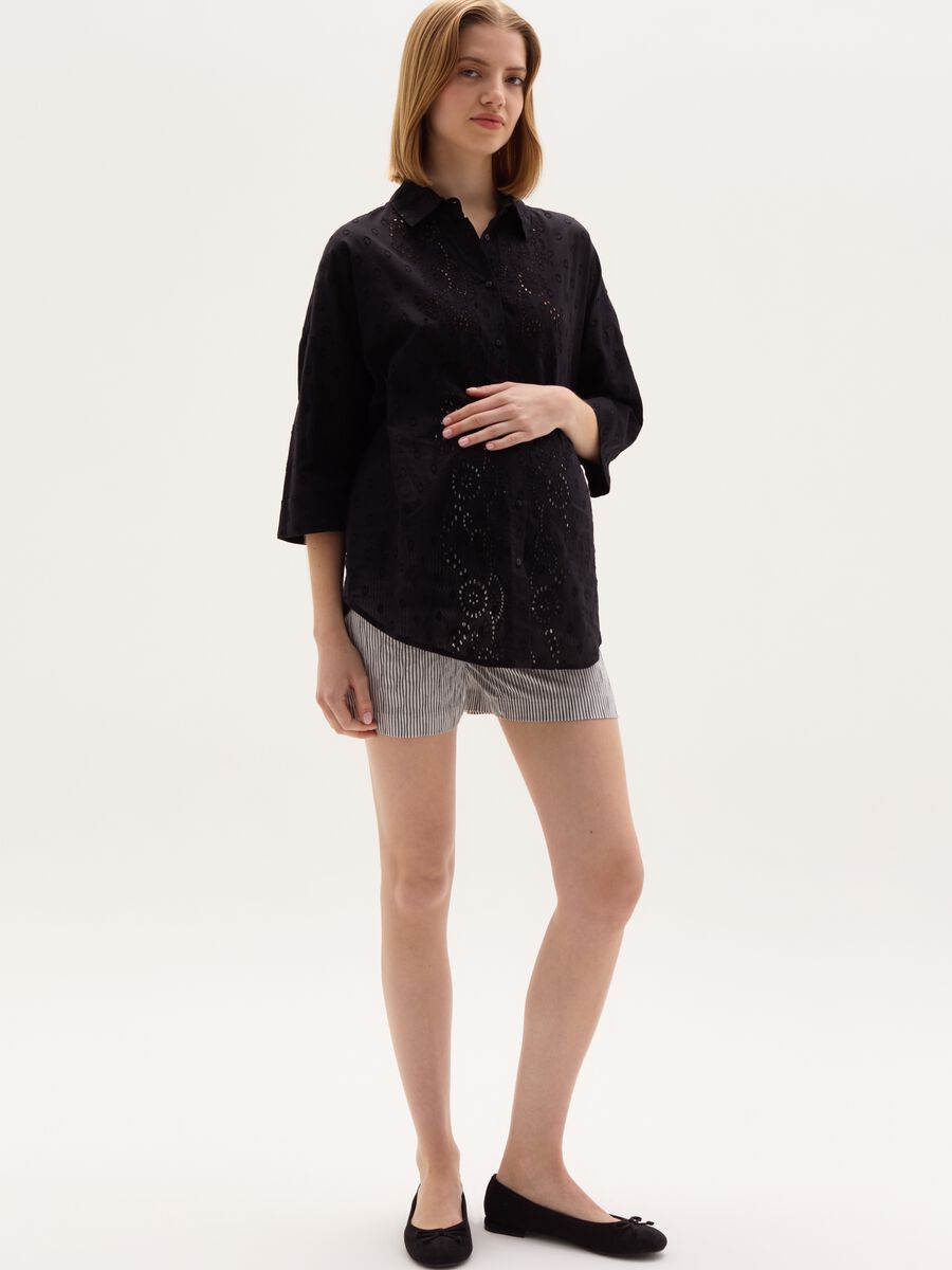Maternity shirt in broderie anglaise_1