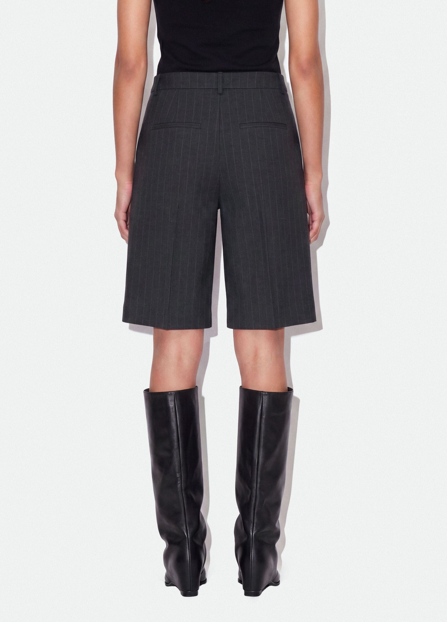 Grey wide-leg stretch viscose Bermuda shorts