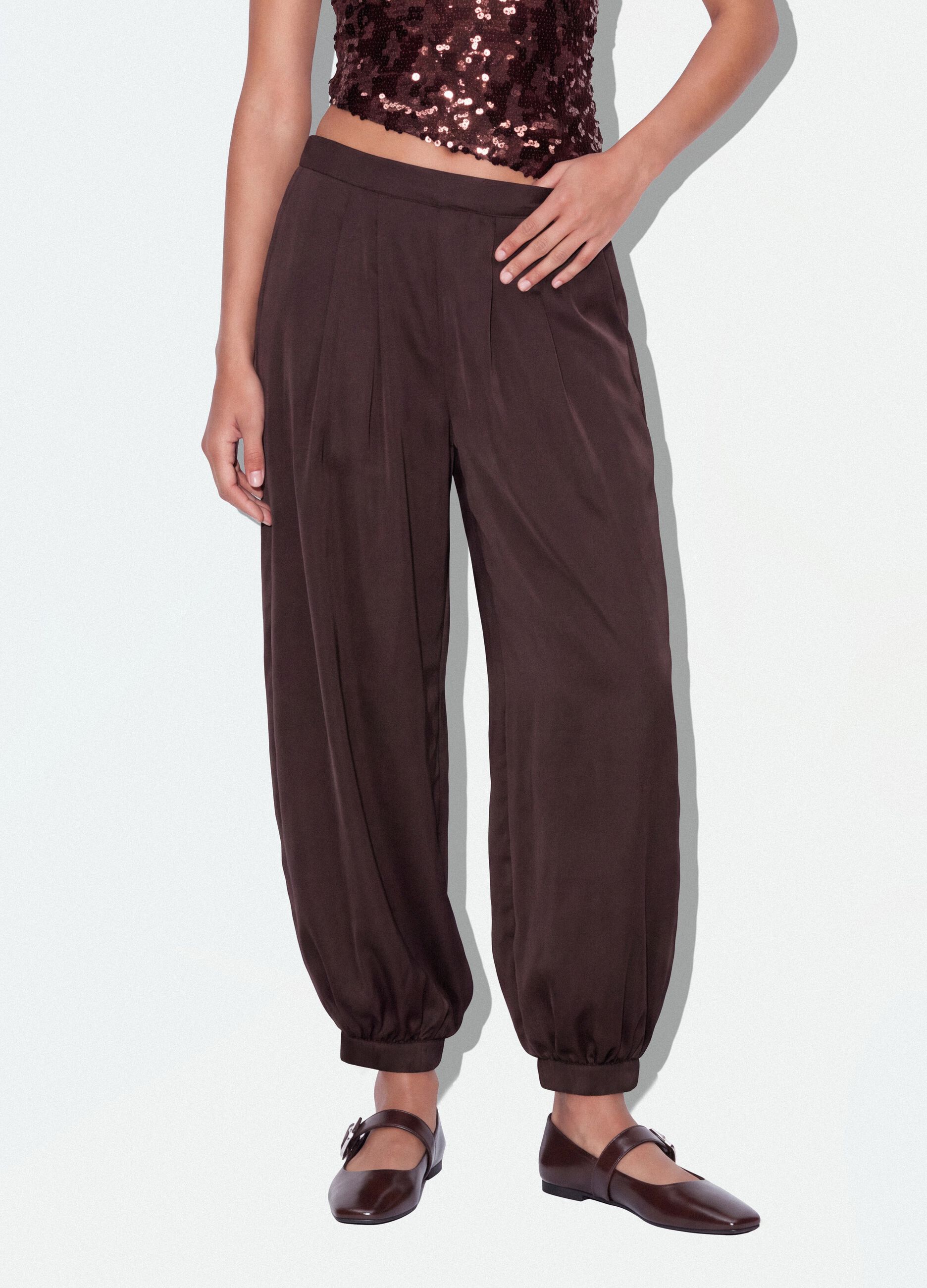 Brown baggy-fit trousers with elasticated cuffs