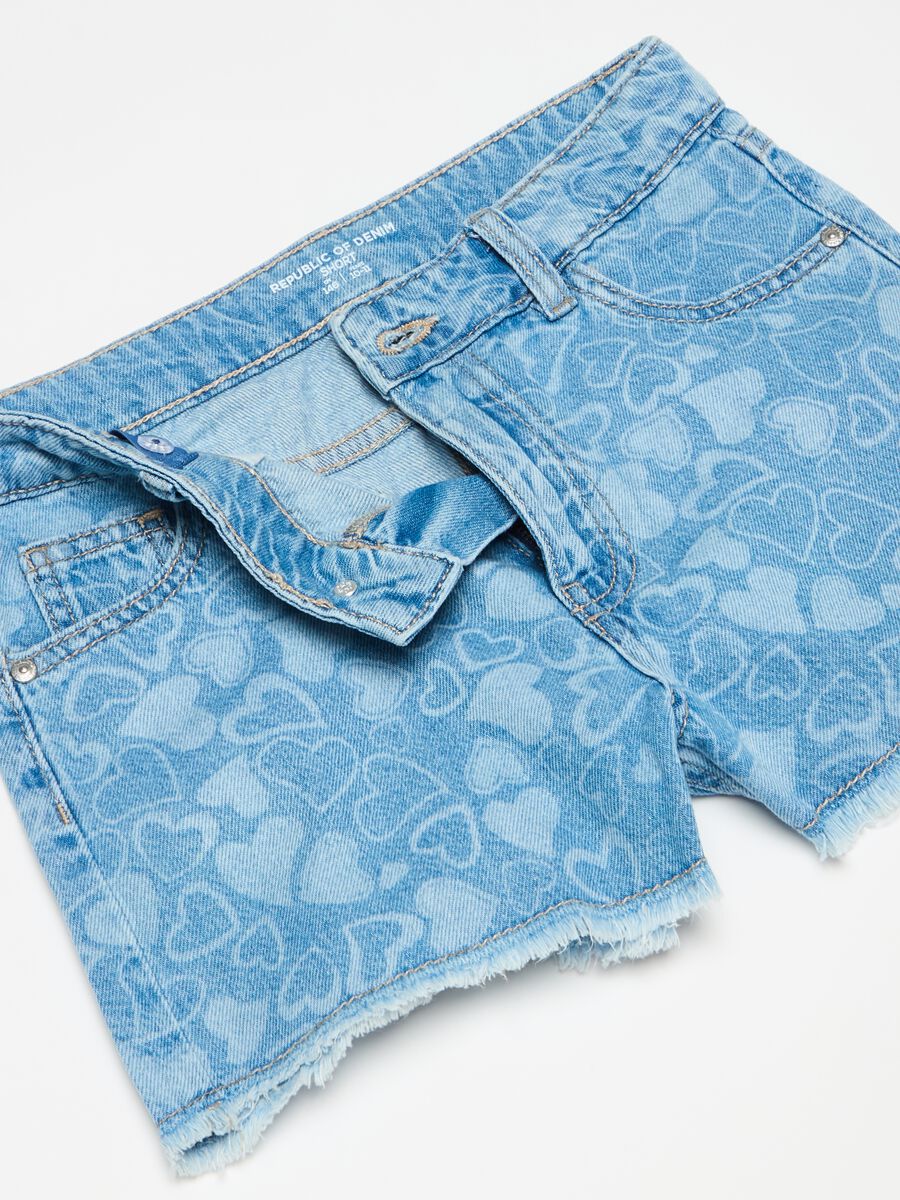 Denim shorts with all-over hearts print_2