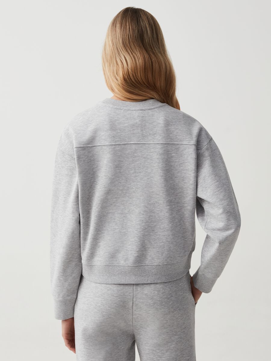Essential sweatshirt with dropped shoulder_2