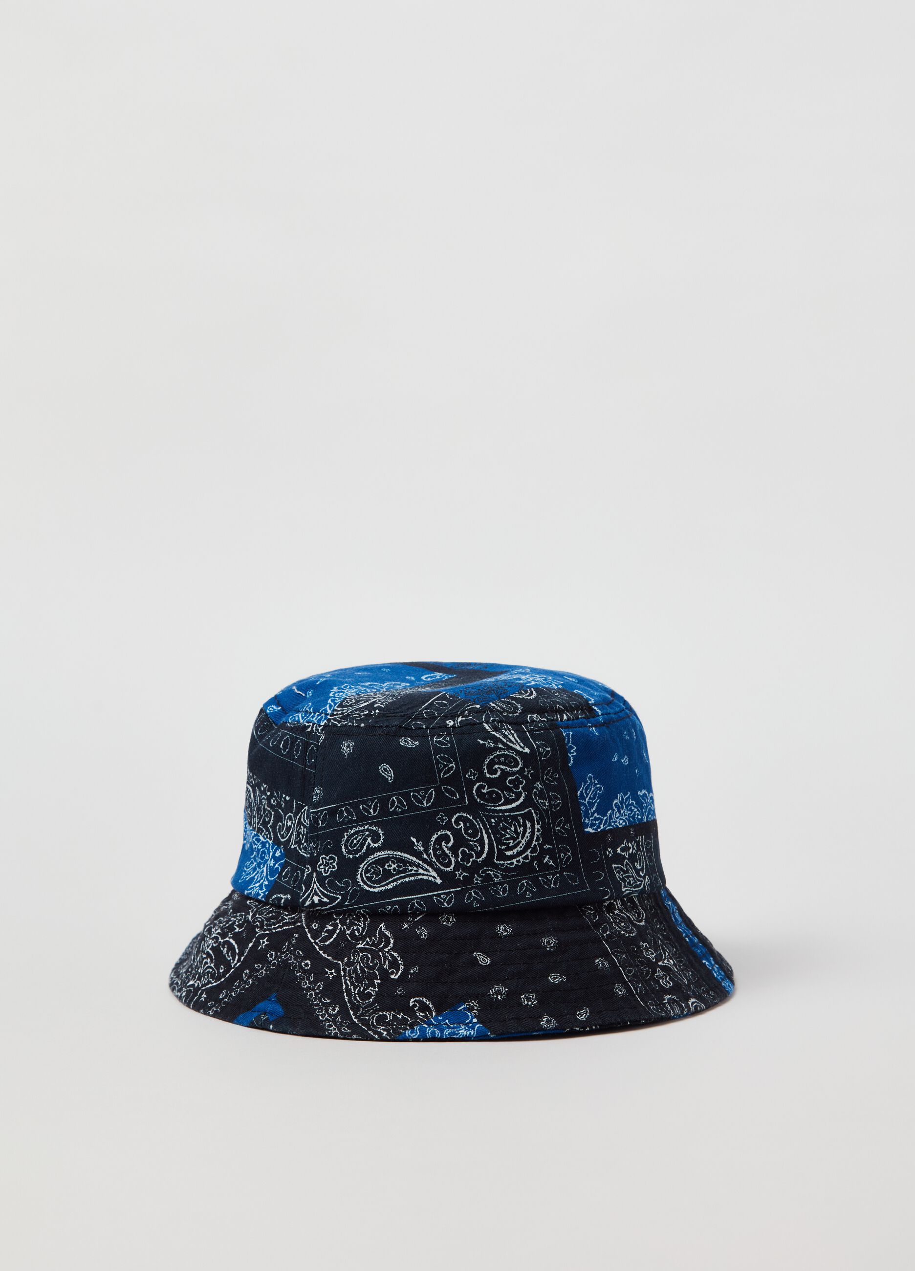 Hat with paisley pattern