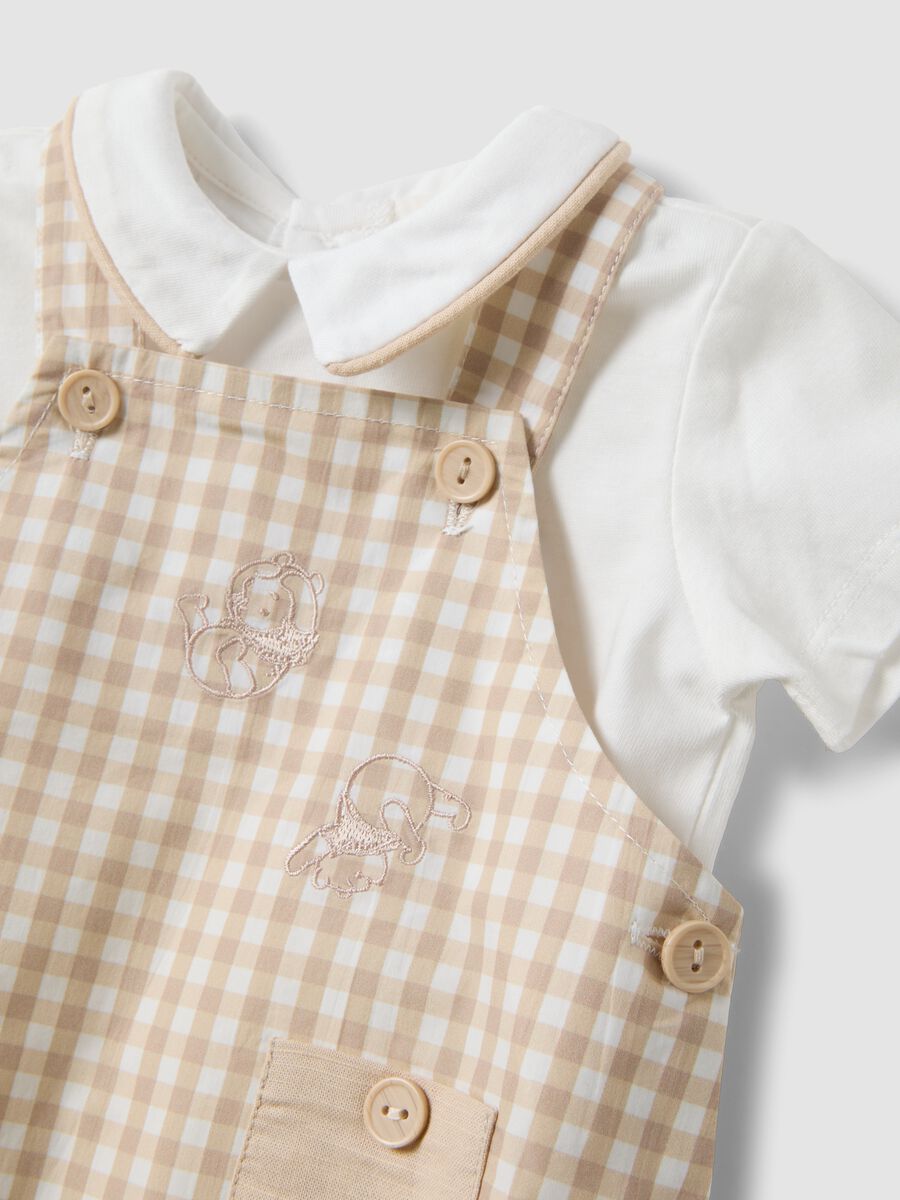 Beige organic cotton set with T-shirt and short dungarees_2