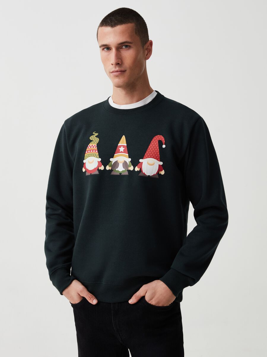 Sweatshirt with round neck and Christmas gnome print_0