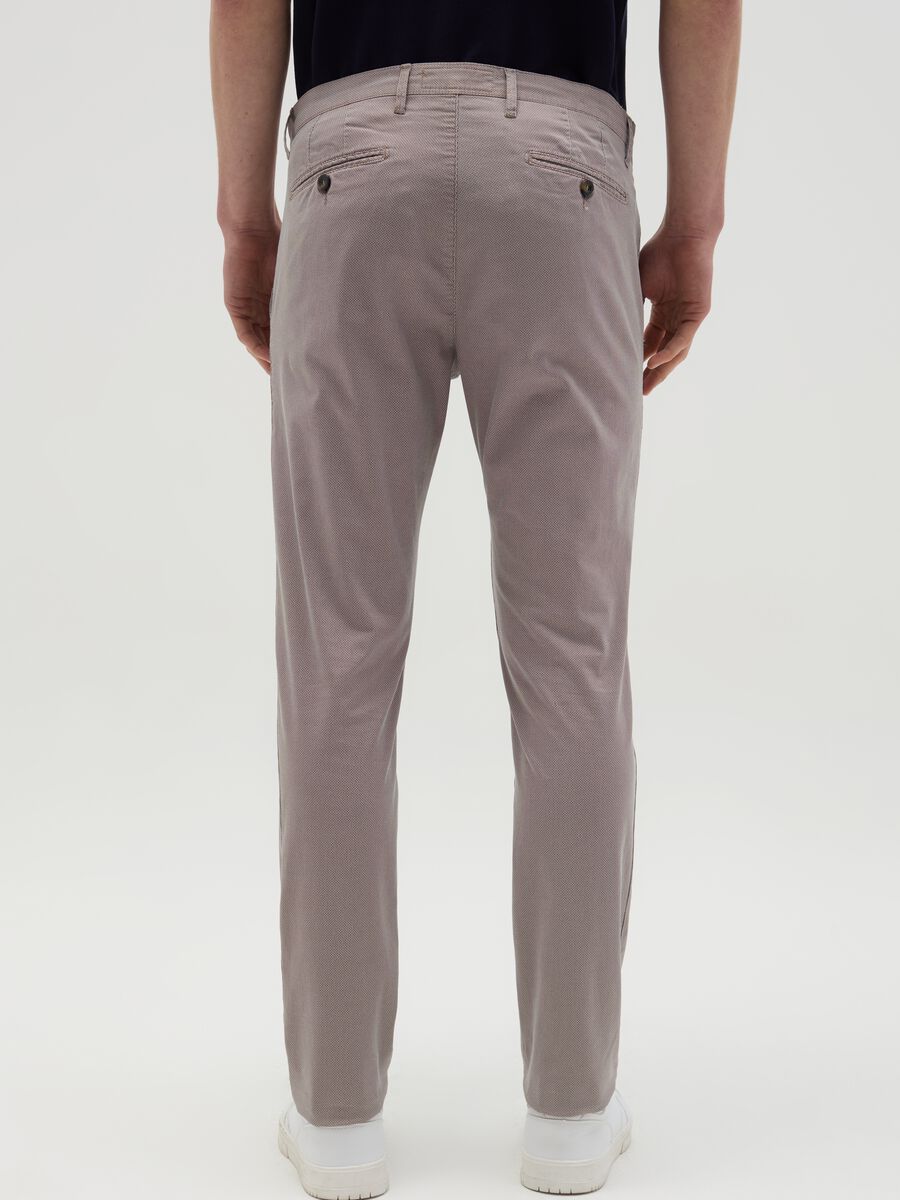 Chino trousers with micro weave_2