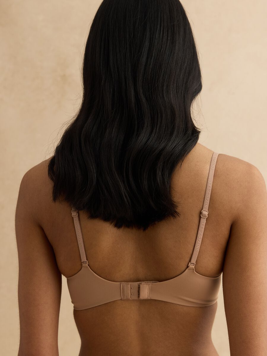 &Mu;&pi;&epsilon;&zeta; &sigma;&omicron;&upsilon;&tau;&iota;έ&nu; &pi;&lambda;ή&rho;&omicron;&upsilon;&sigmaf; &kappa;ά&lambda;&upsilon;&psi;&eta;&sigmaf; &mu;&epsilon; &epsilon;&nu;&iota;&sigma;&chi;&upsilon;&mu;έ&nu;&alpha; &kappa;ύ&pi;&epsilon;&lambda;&lambda;&alpha;_2