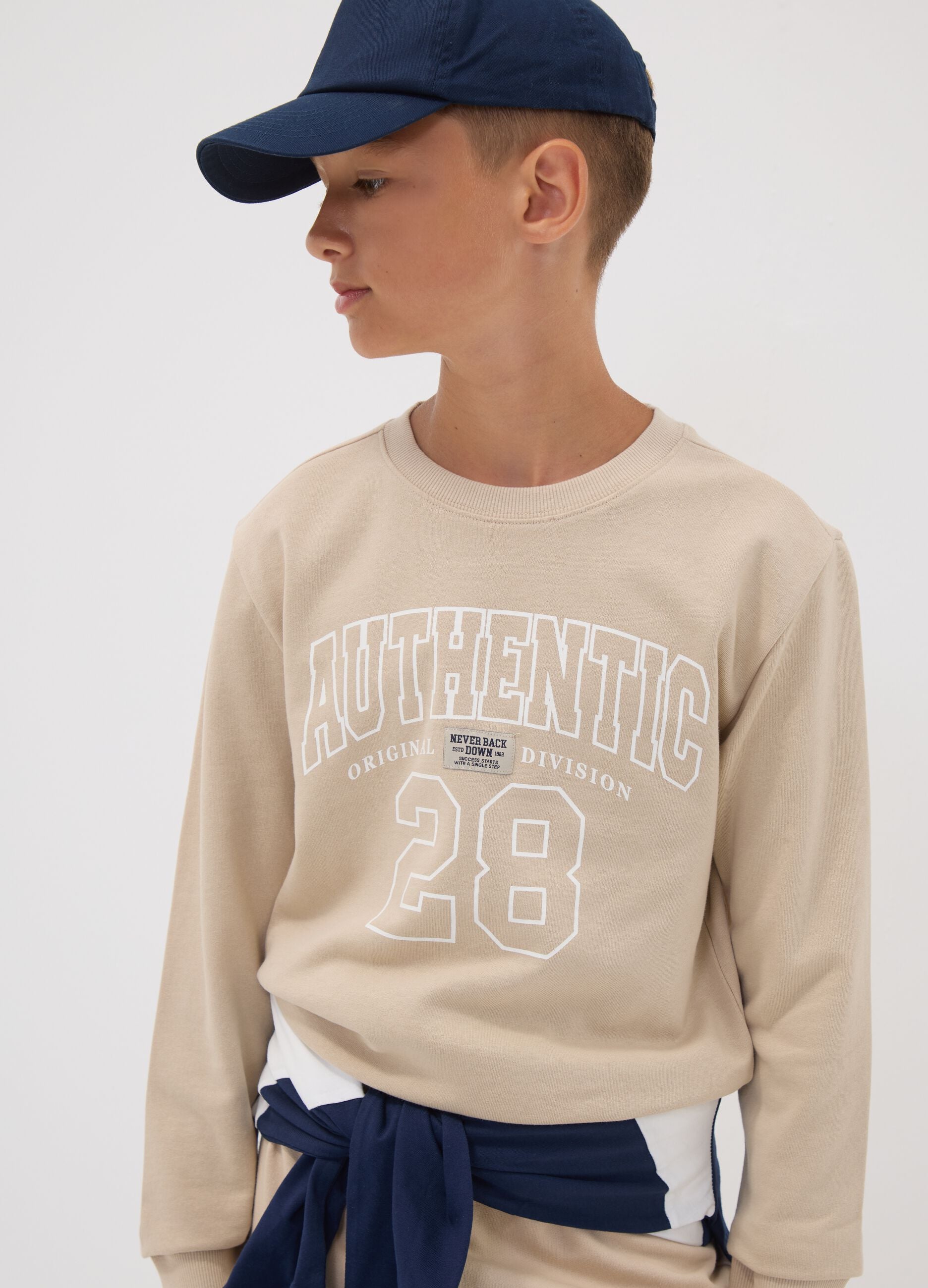 Sweatshirt bege em algod&atilde;o org&acirc;nico puro com decote redondo e estampado para rapaz