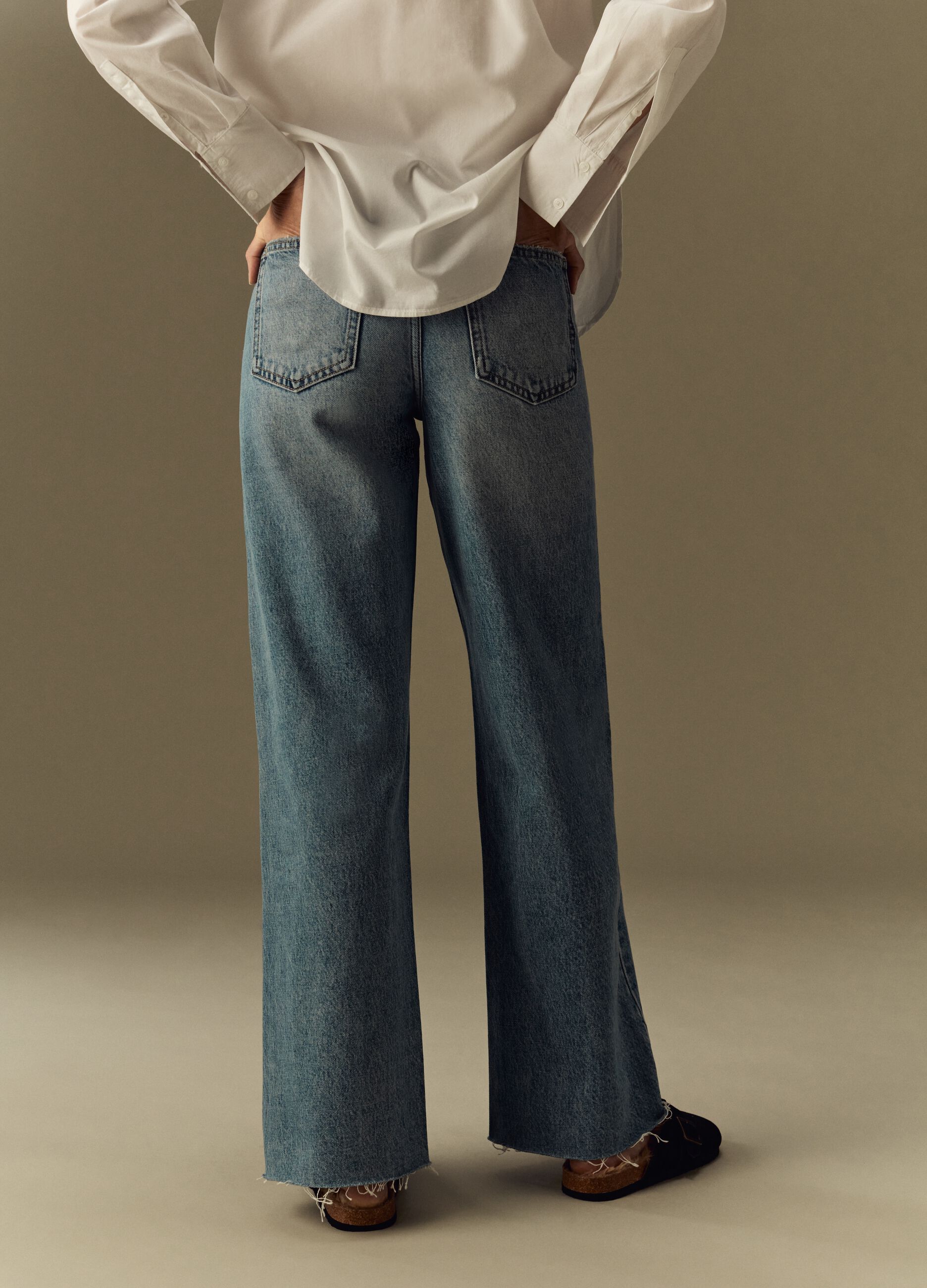 Straight-fit jeans with raw edging_2