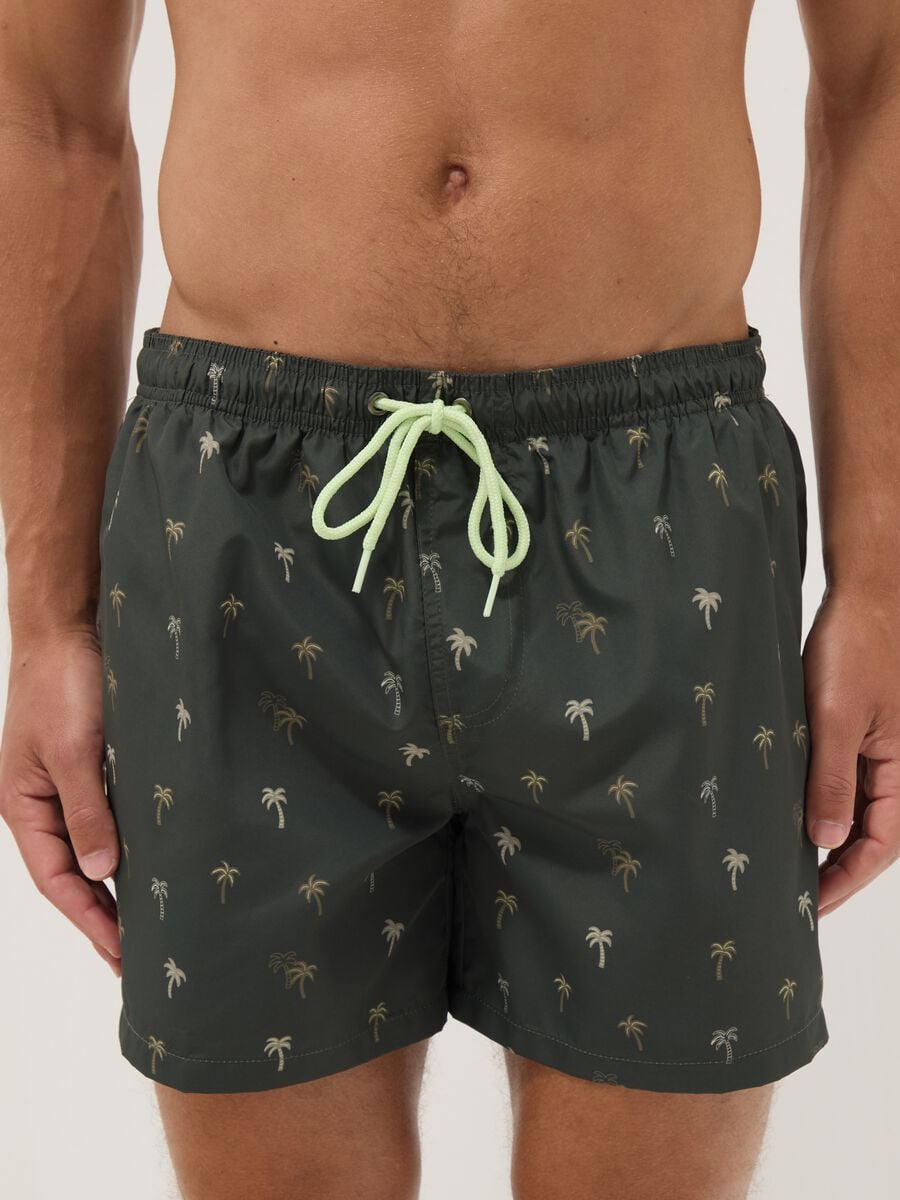 Green boxer swim shorts with palm print_1