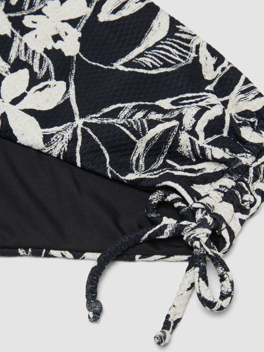 Mehrfarbige Stretch-Badehose mit Blumenmuster_5