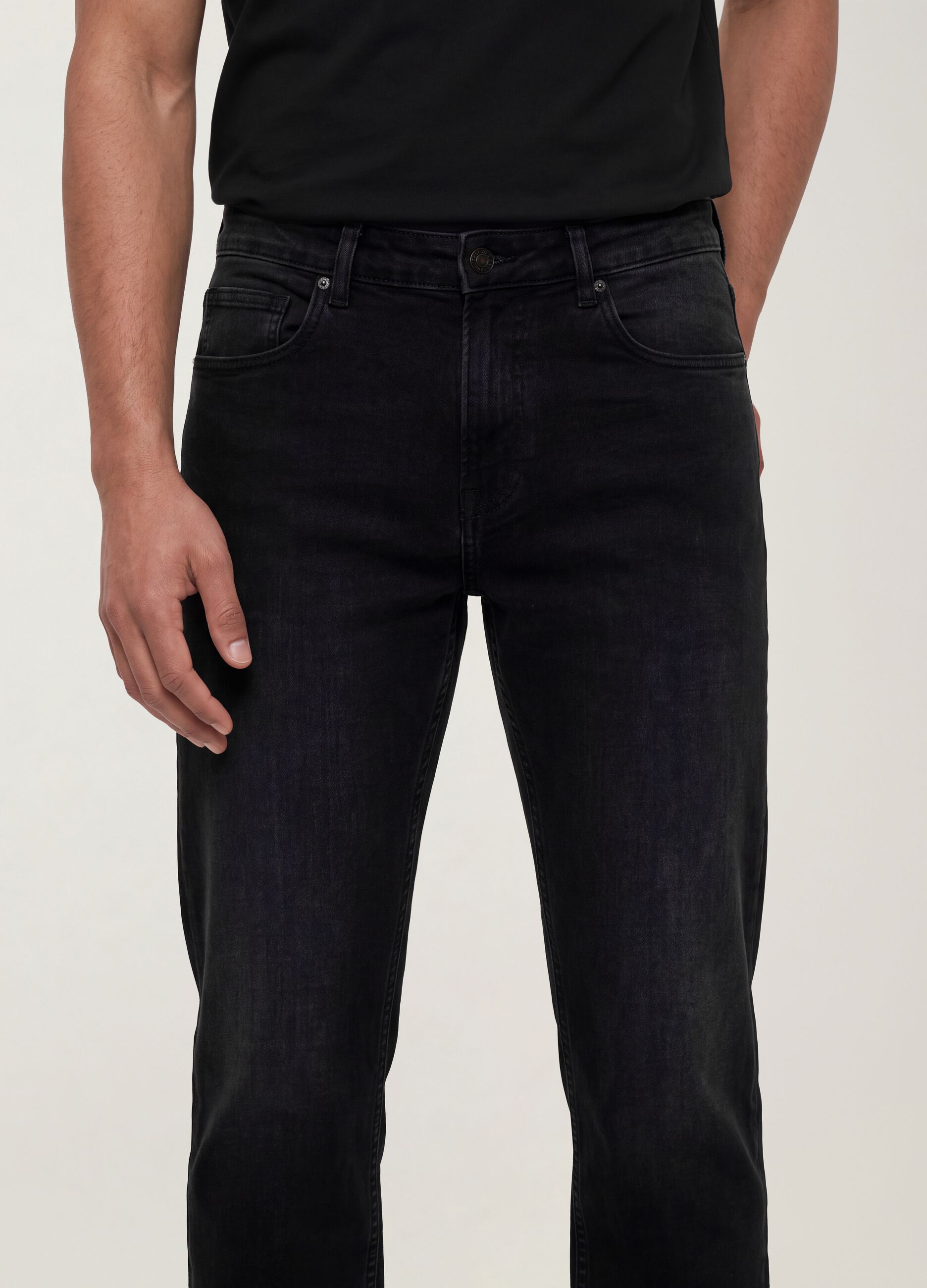 Schwarze Comfort-Fit-Jeans aus Stretch-Baumwolle