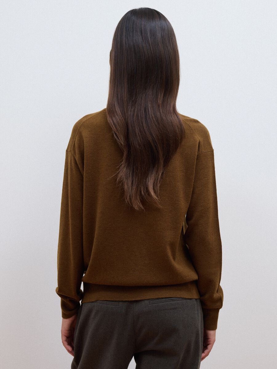 Maglia marrone in pura lana a girocollo over fit_3