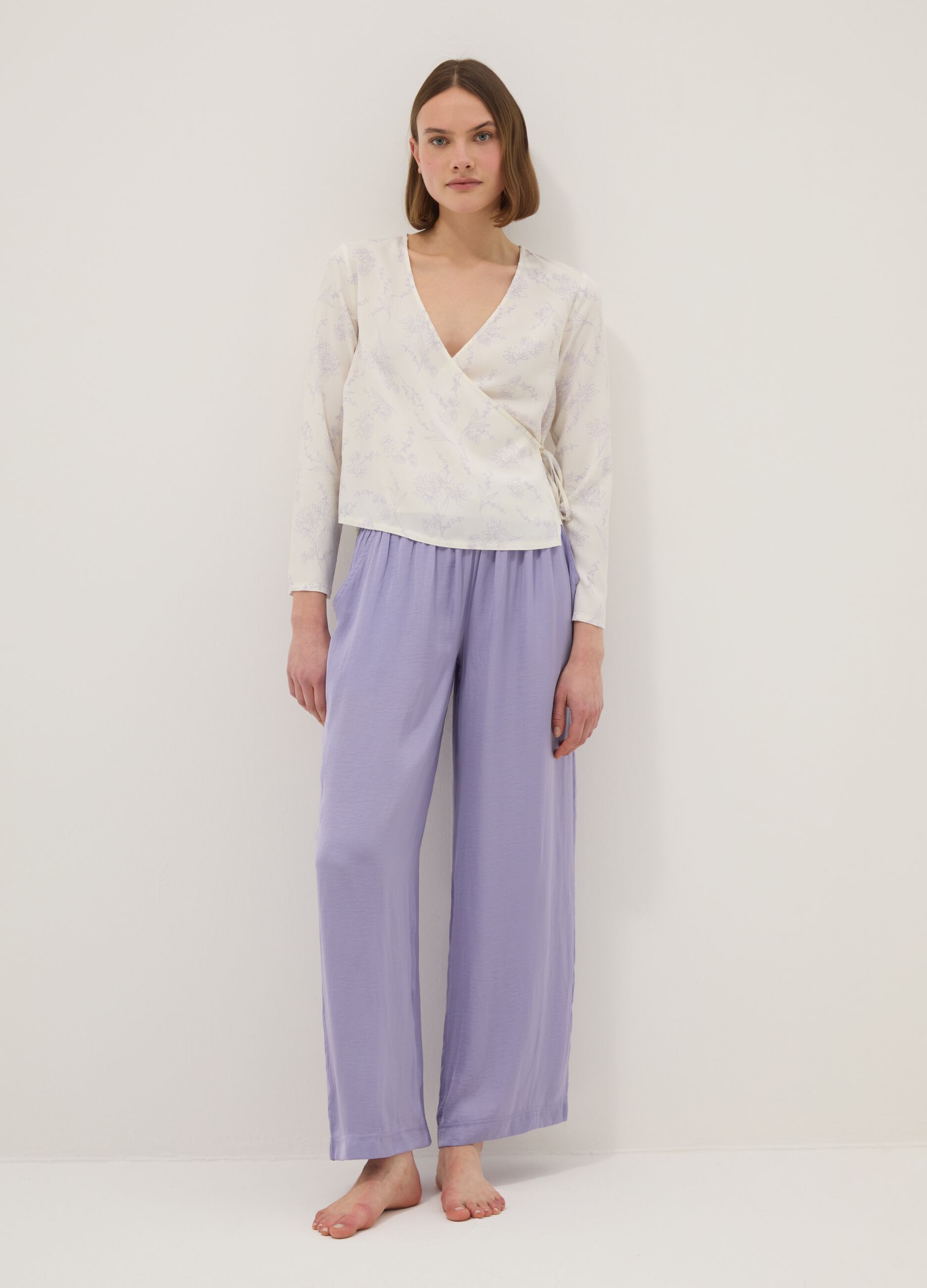 White V-neck pure viscose top regular fit