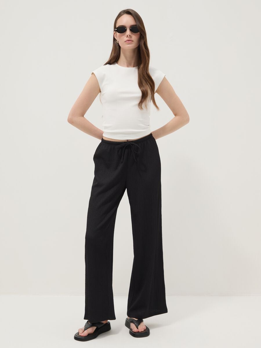 Camiseta ajustada blanca de algod&oacute;n el&aacute;stico_2