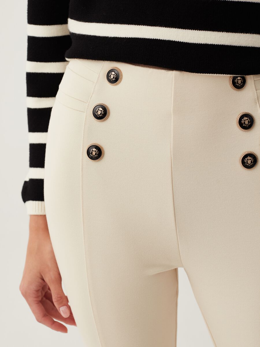 Cropped leggings with buttons_3