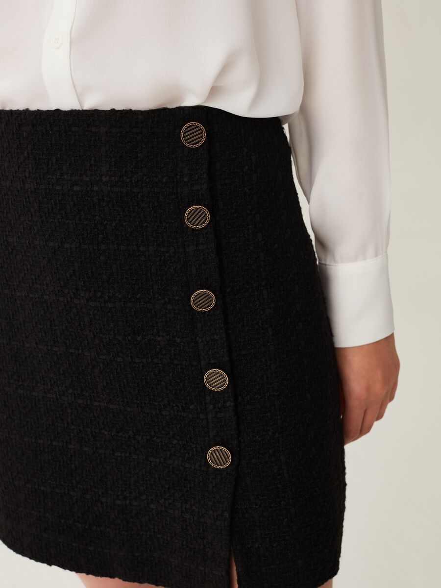 Minifalda de tweed con botones decorativos_3
