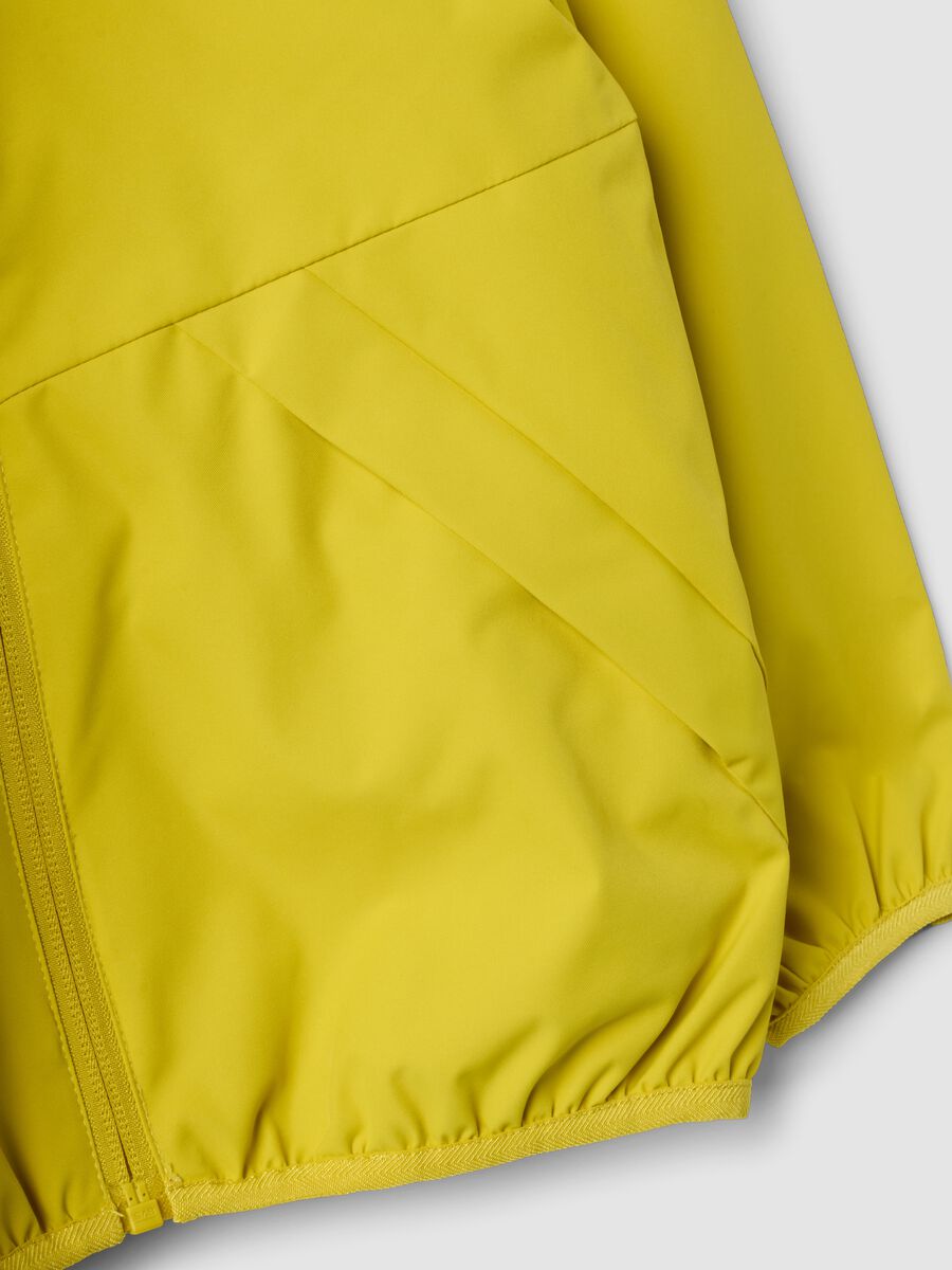 Yellow rain jacket with hood and zip, oversized fit for boys_3