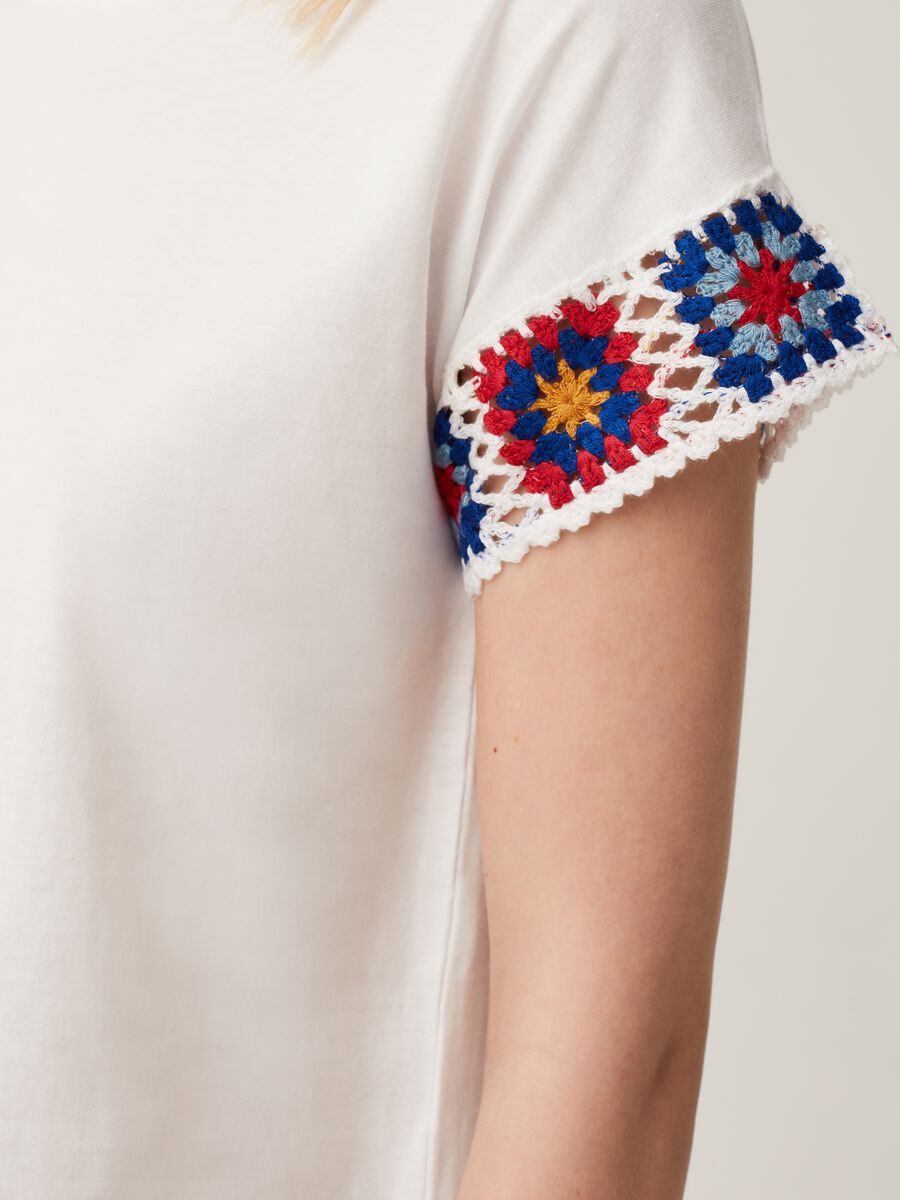 Cotton T-shirt with crochet insert_3