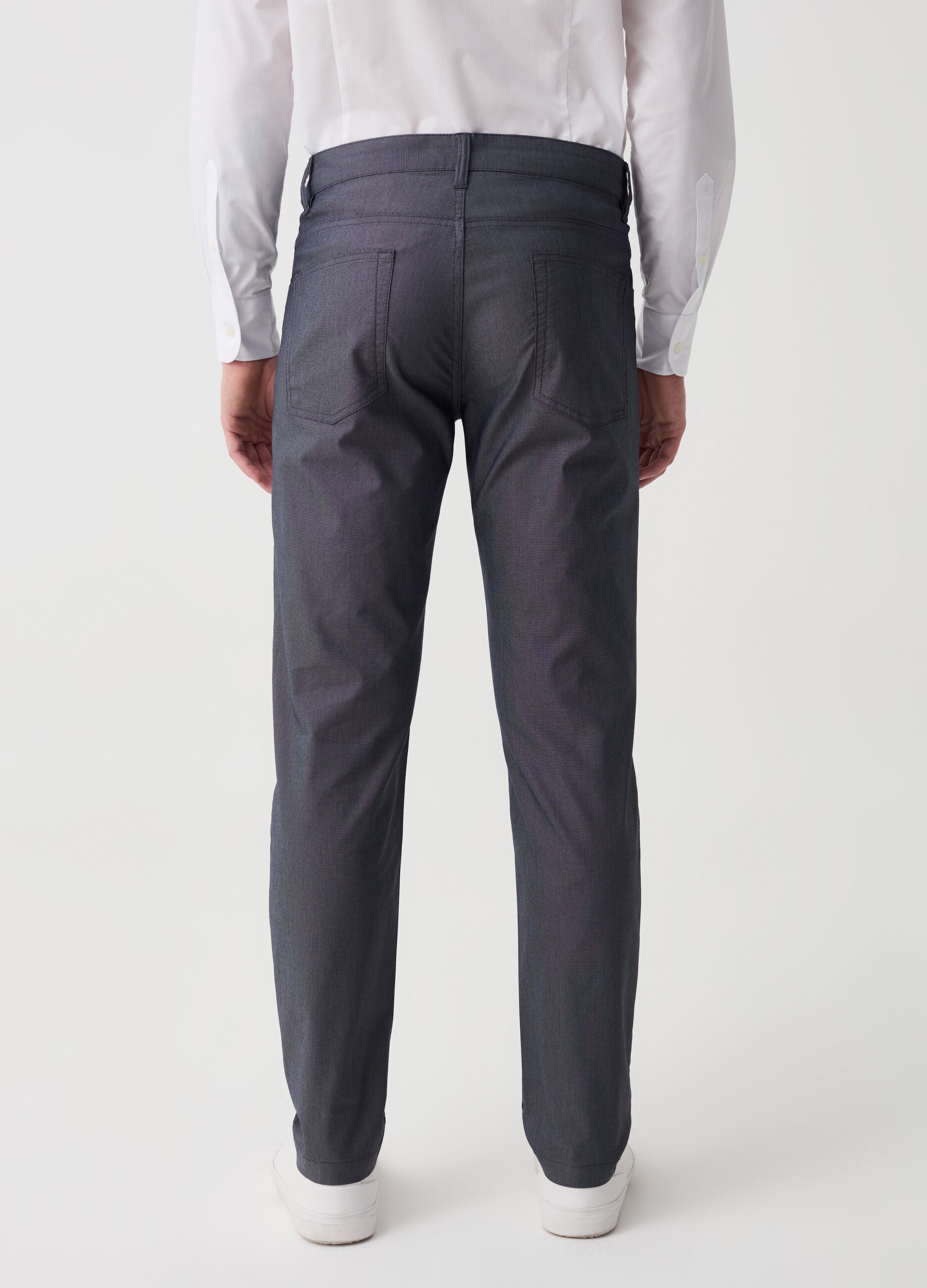 Pantalone cinque tasche con micro trama