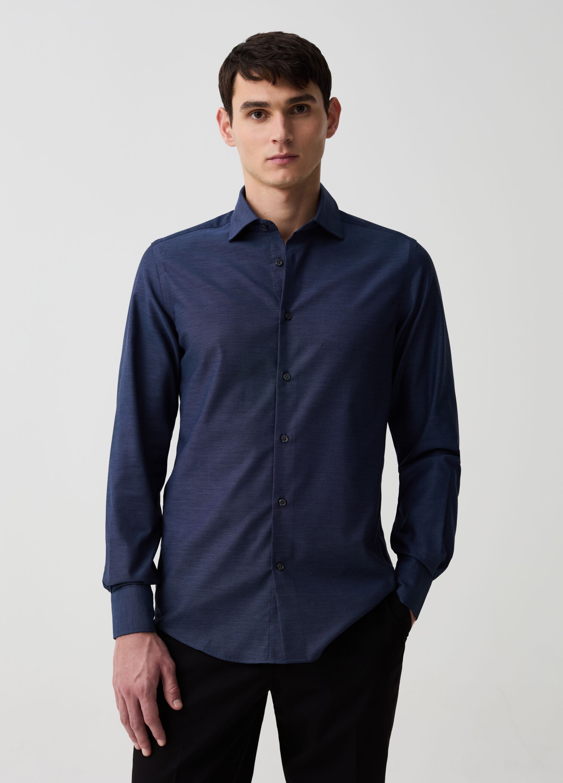 Slim-fit no-iron shirt with micro weave