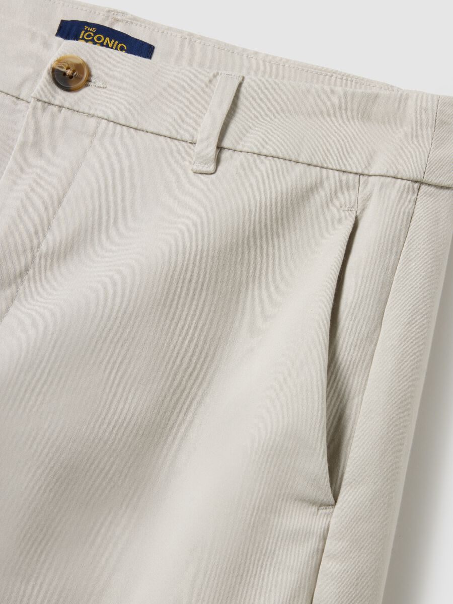 Beige wide-leg stretch cotton chino trousers regular fit_5
