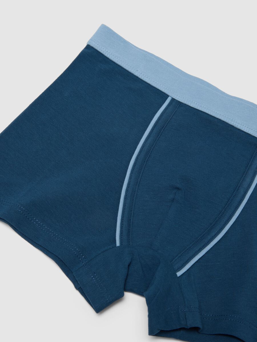 Blue stretch cotton regular fit boxer shorts for boys_3