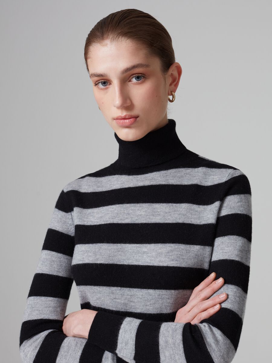 High-neck top in wool with striped pattern_0