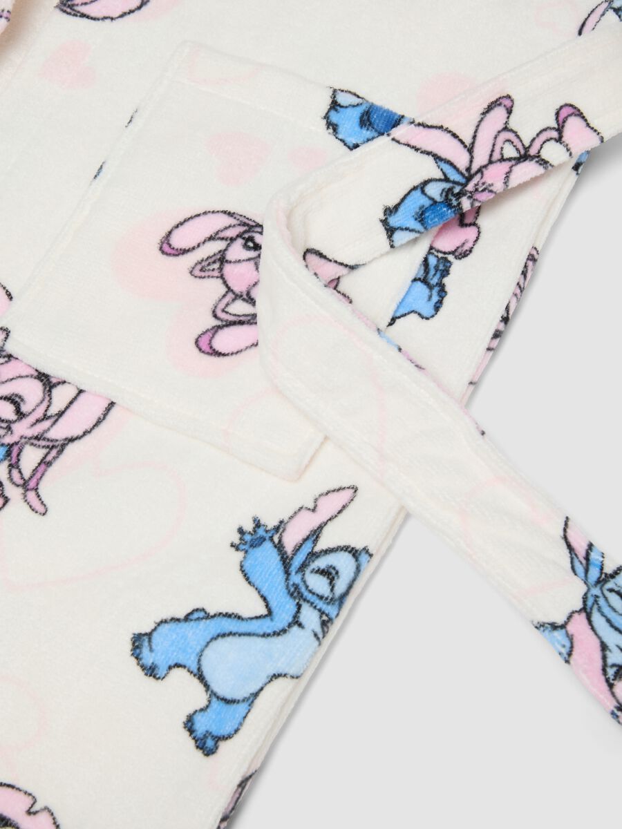 White 100% cotton girls&rsquo; bathrobe with Lilo & Stitch pattern_2