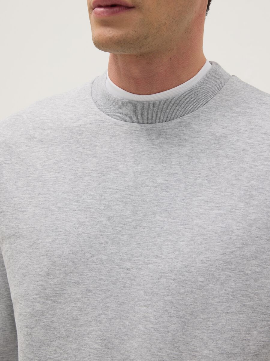 Grey cotton blend regular fit crew neck sweatshirt_3