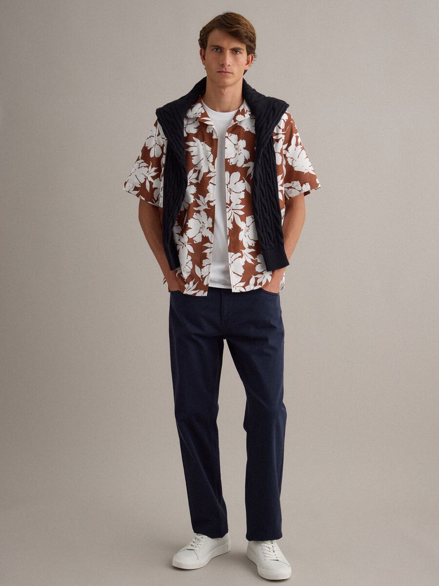 Mehrfarbiges Regular-Fit-Hemd aus reiner Baumwolle mit Blumenmuster_2