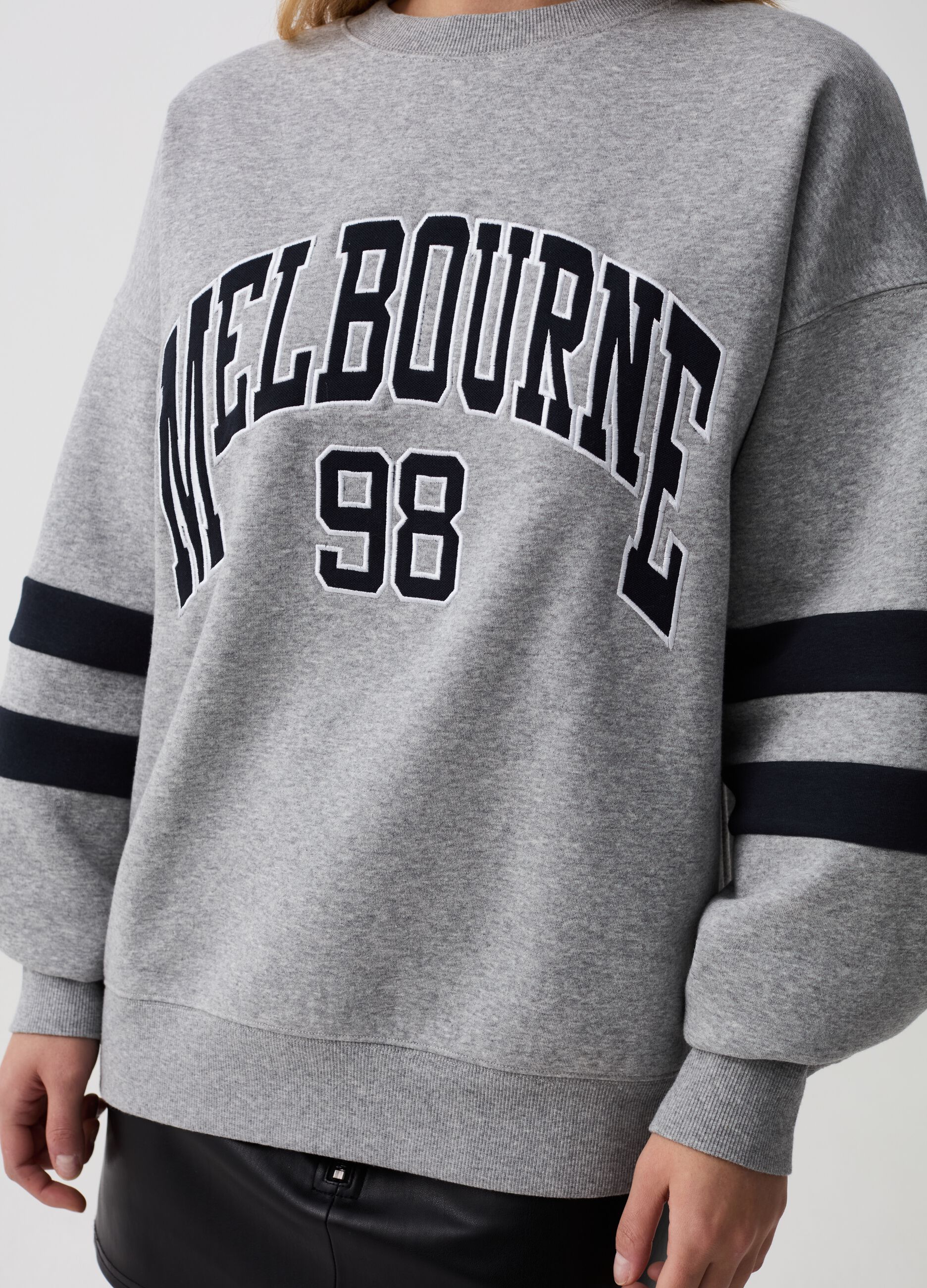 Oversized sweatshirt with lettering embroidery