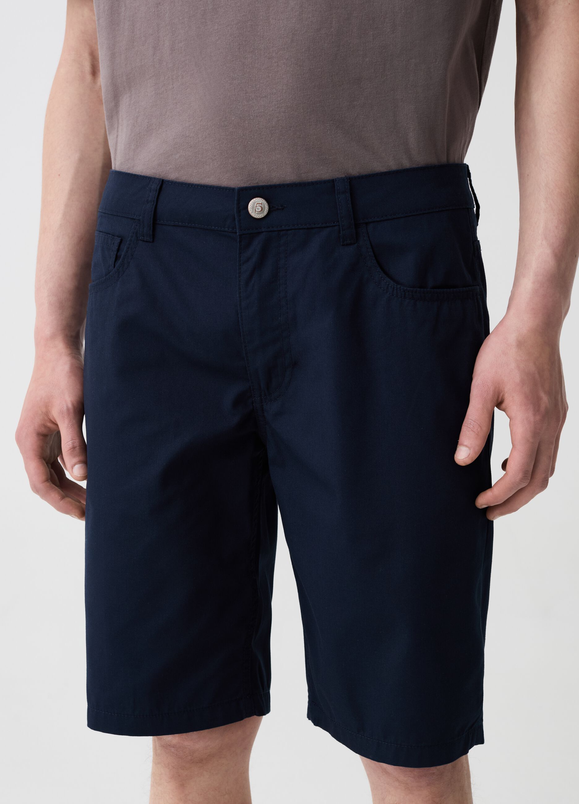 Five-pocket solid colour Bermuda shorts