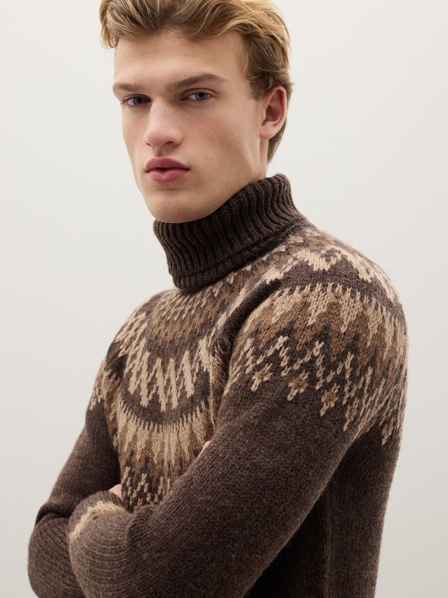 Regular fit brown turtleneck jumper with jacquard pattern_3