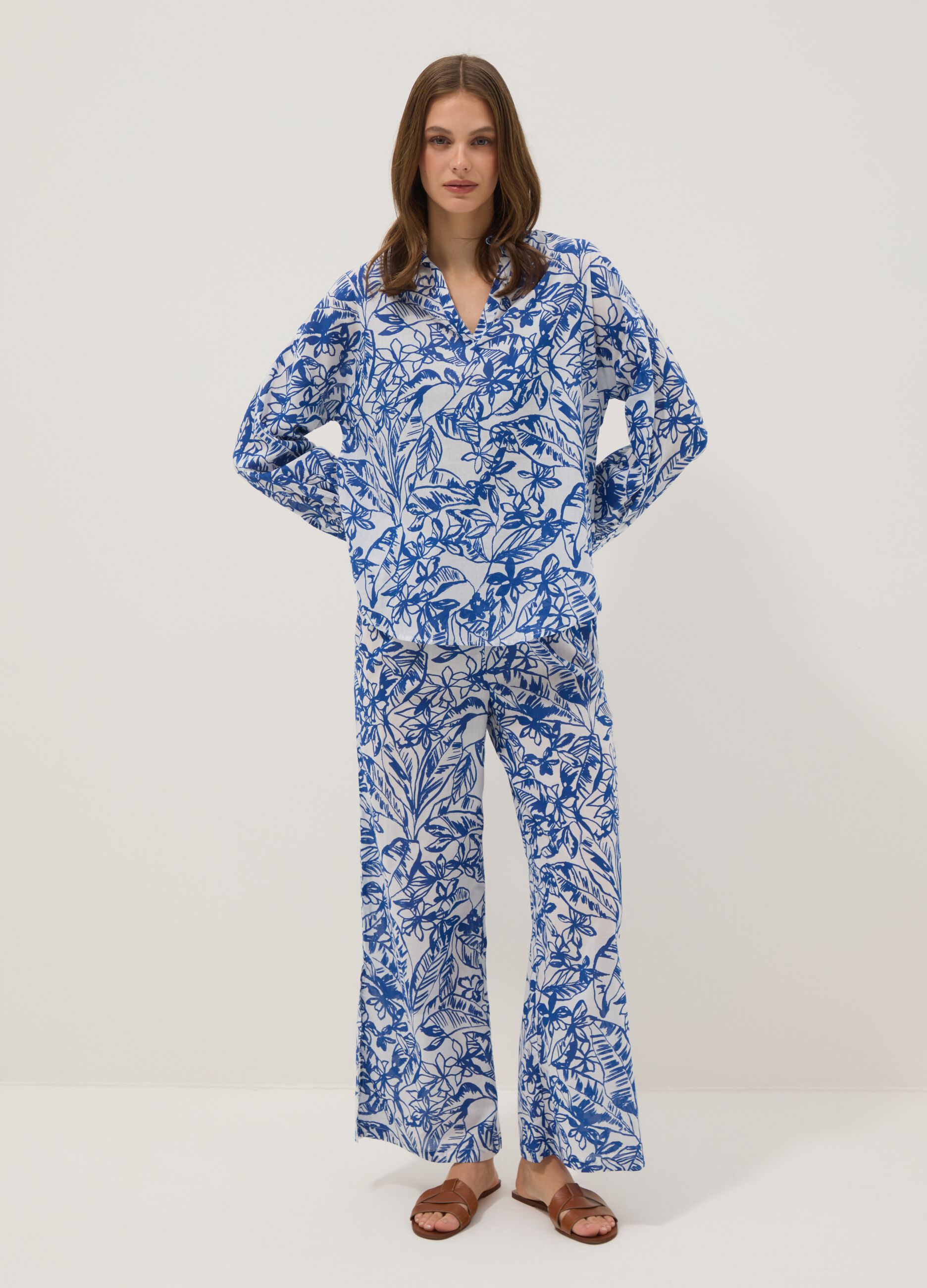 Blau-wei&szlig;er Kaftan aus Bio-Baumwolle mit Tropical-Print