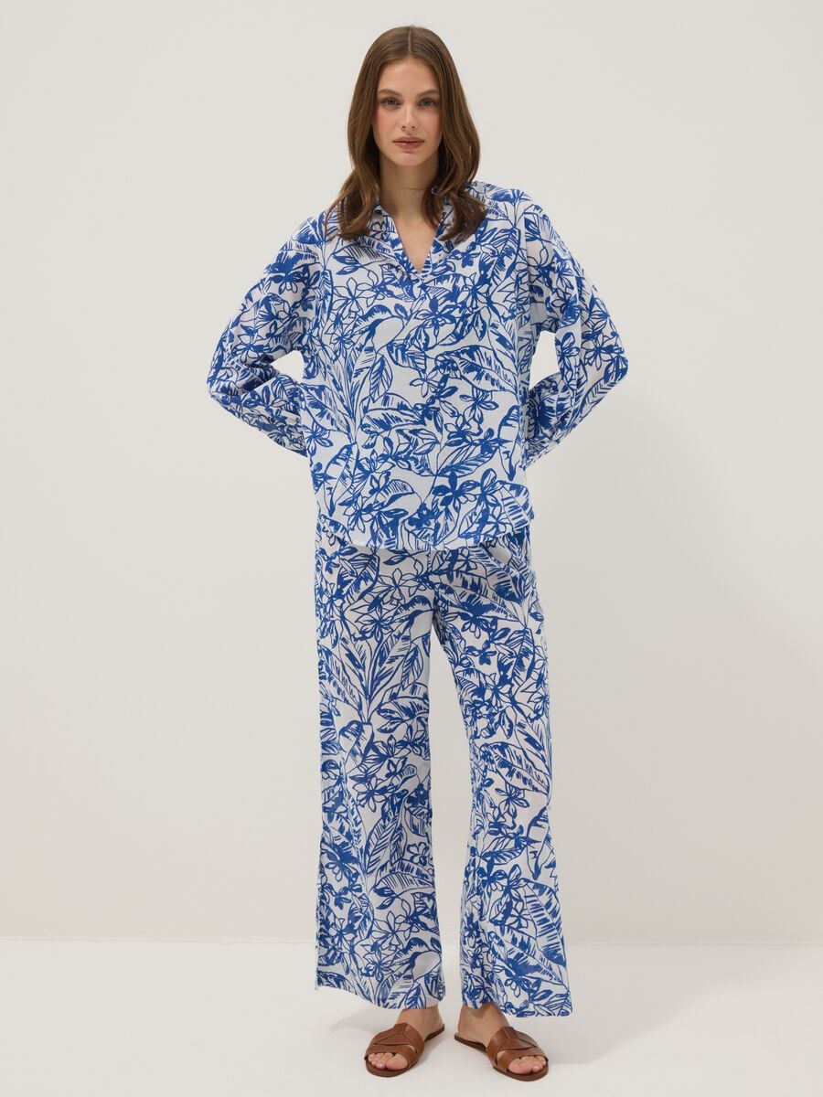 Blue and white organic cotton kaftan with tropical print_1