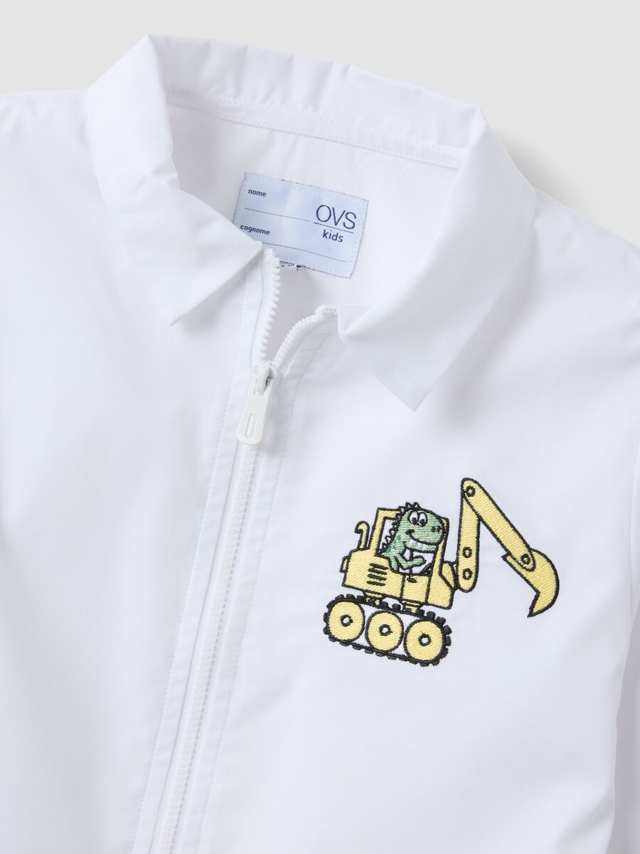 White nursery apron with zip and dinosaur embroidery for boys_2