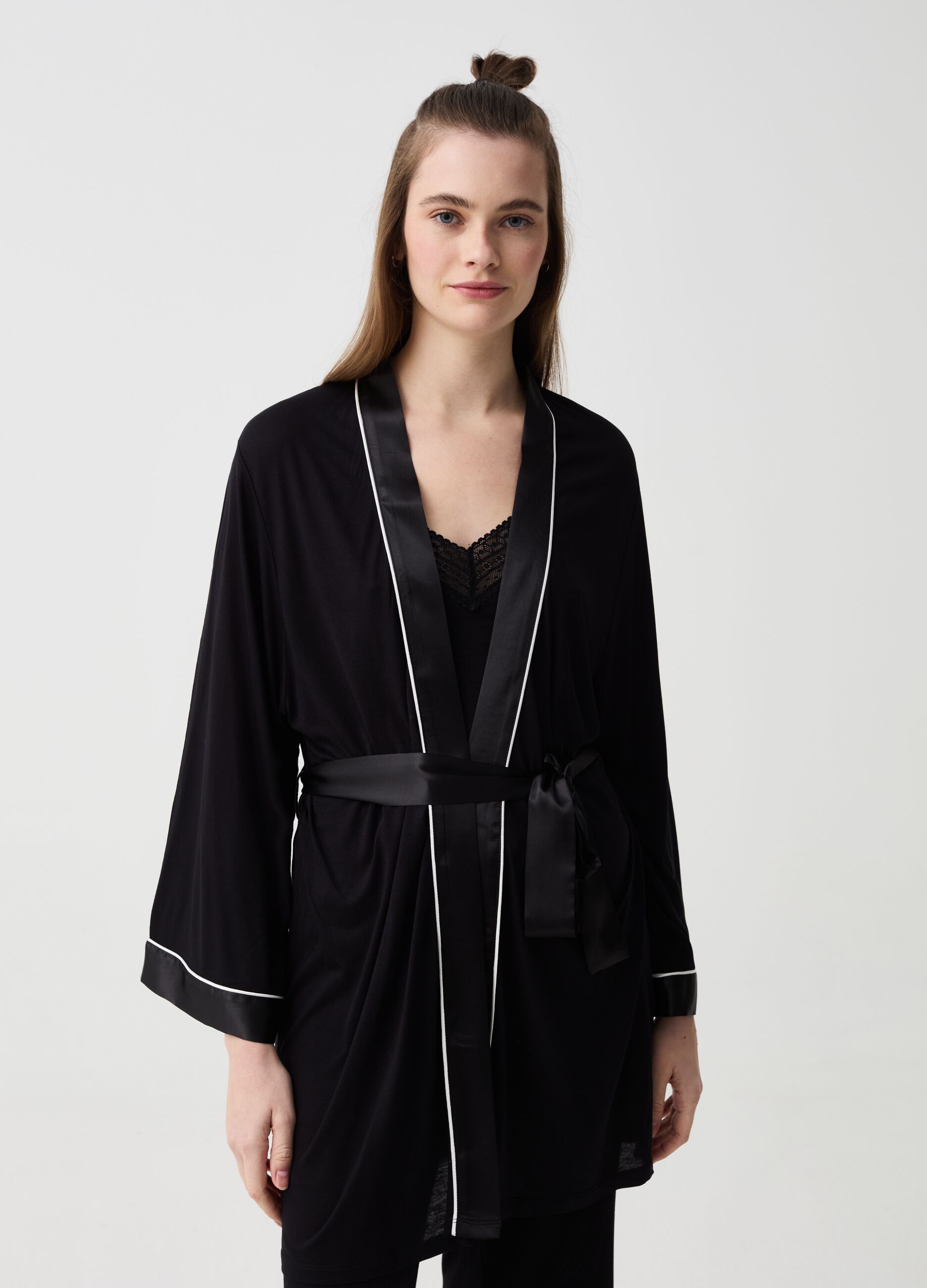 Viscose dressing gown with contrasting piping