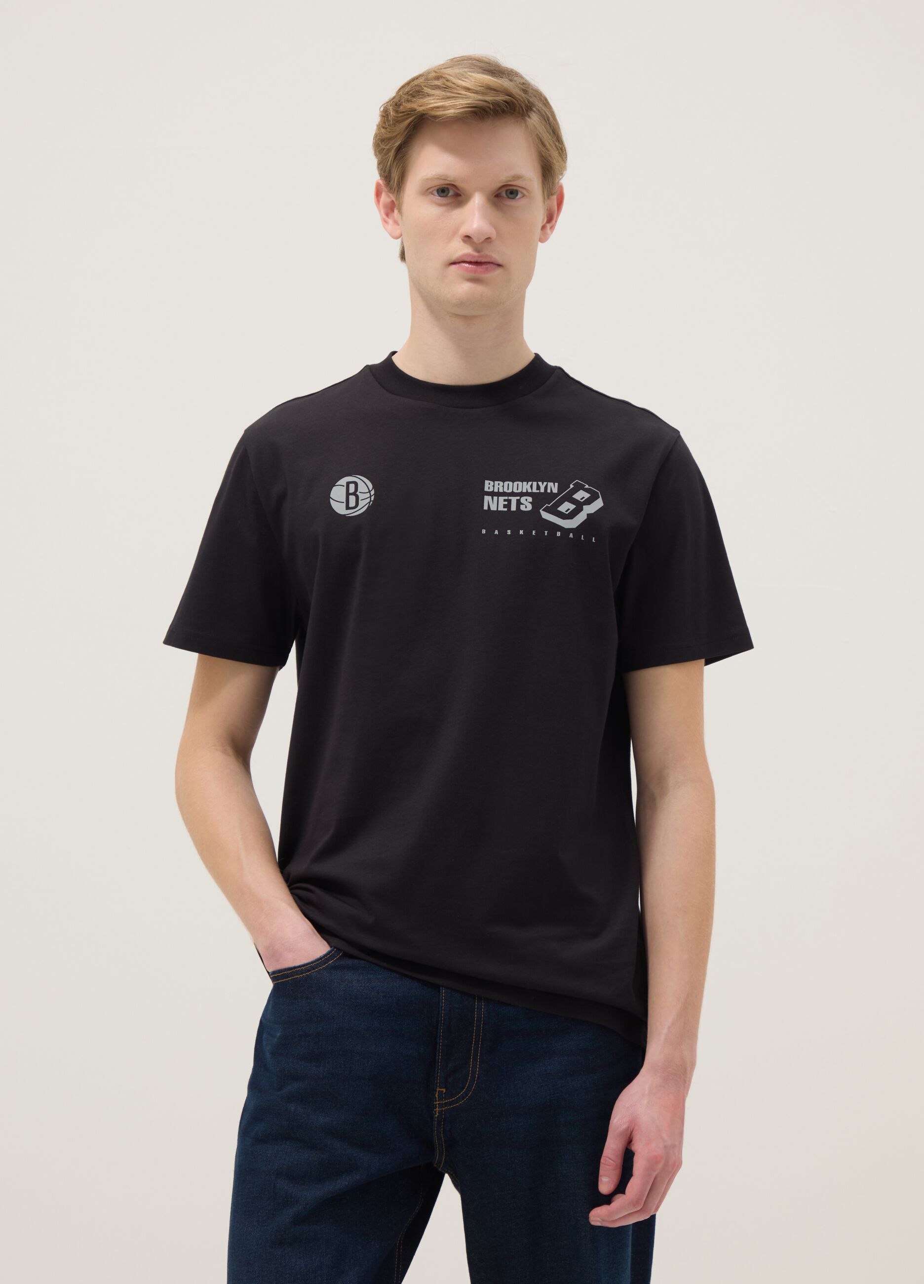 Camiseta preta de algod&atilde;o puro regular fit com impress&atilde;o Brooklyn Nets